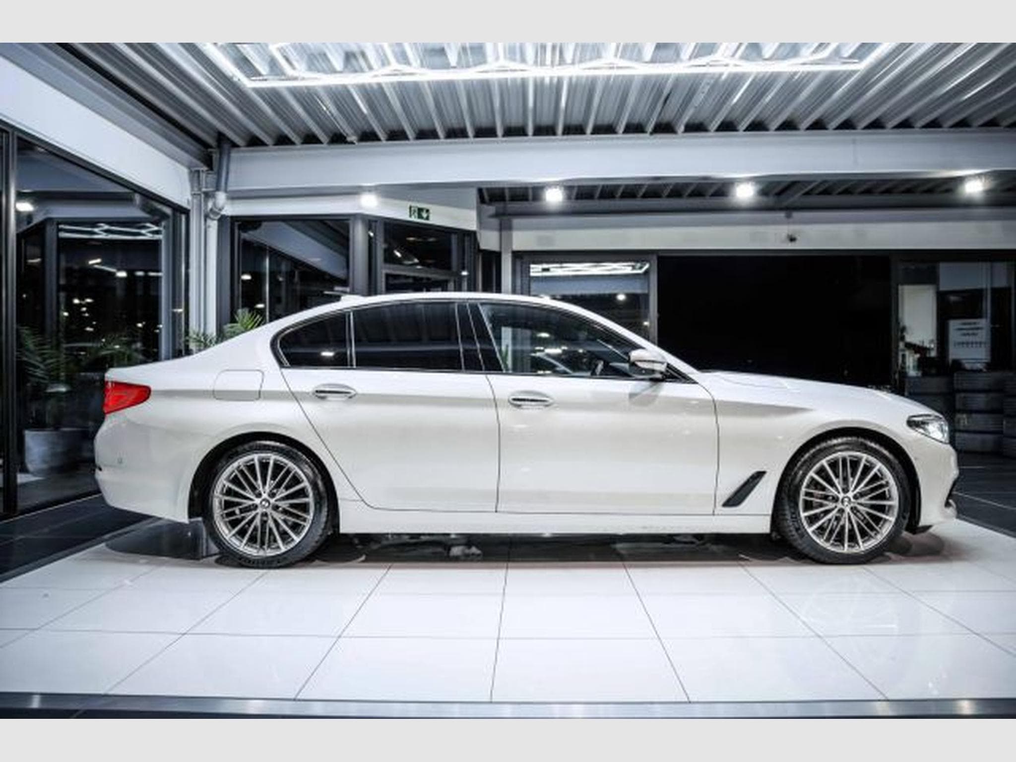 BMW 530 530d xDrive Autom. Sport Line AHK HuD PANO LED (2018) - Photo 7