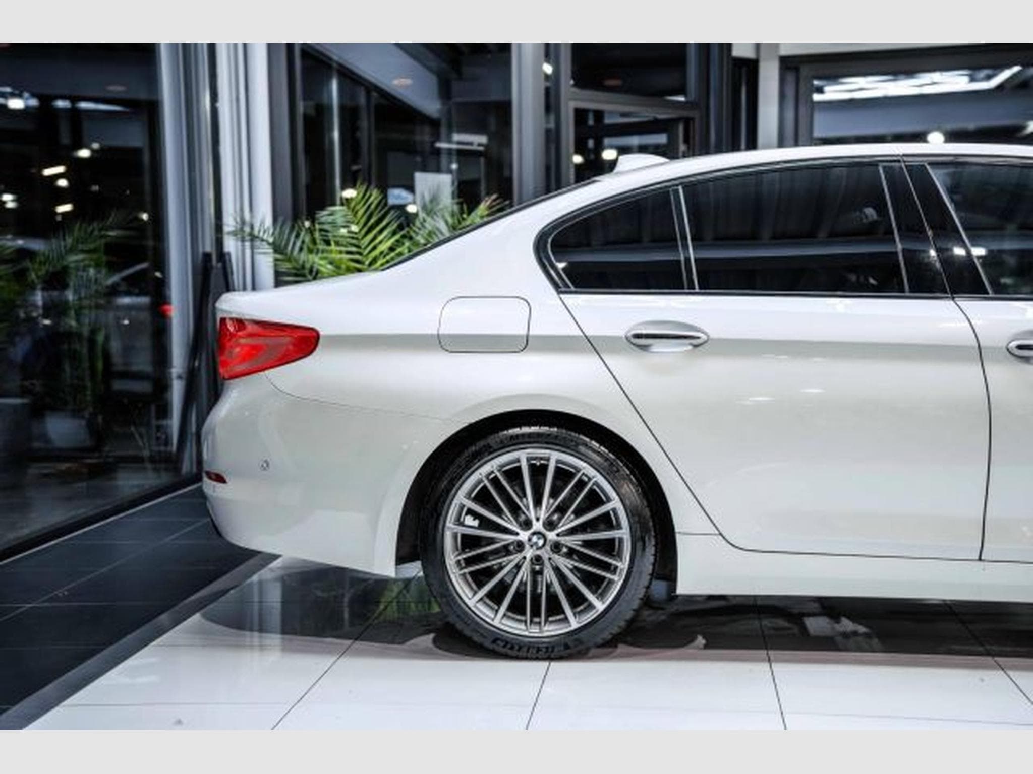 BMW 530 530d xDrive Autom. Sport Line AHK HuD PANO LED (2018) - Photo 8
