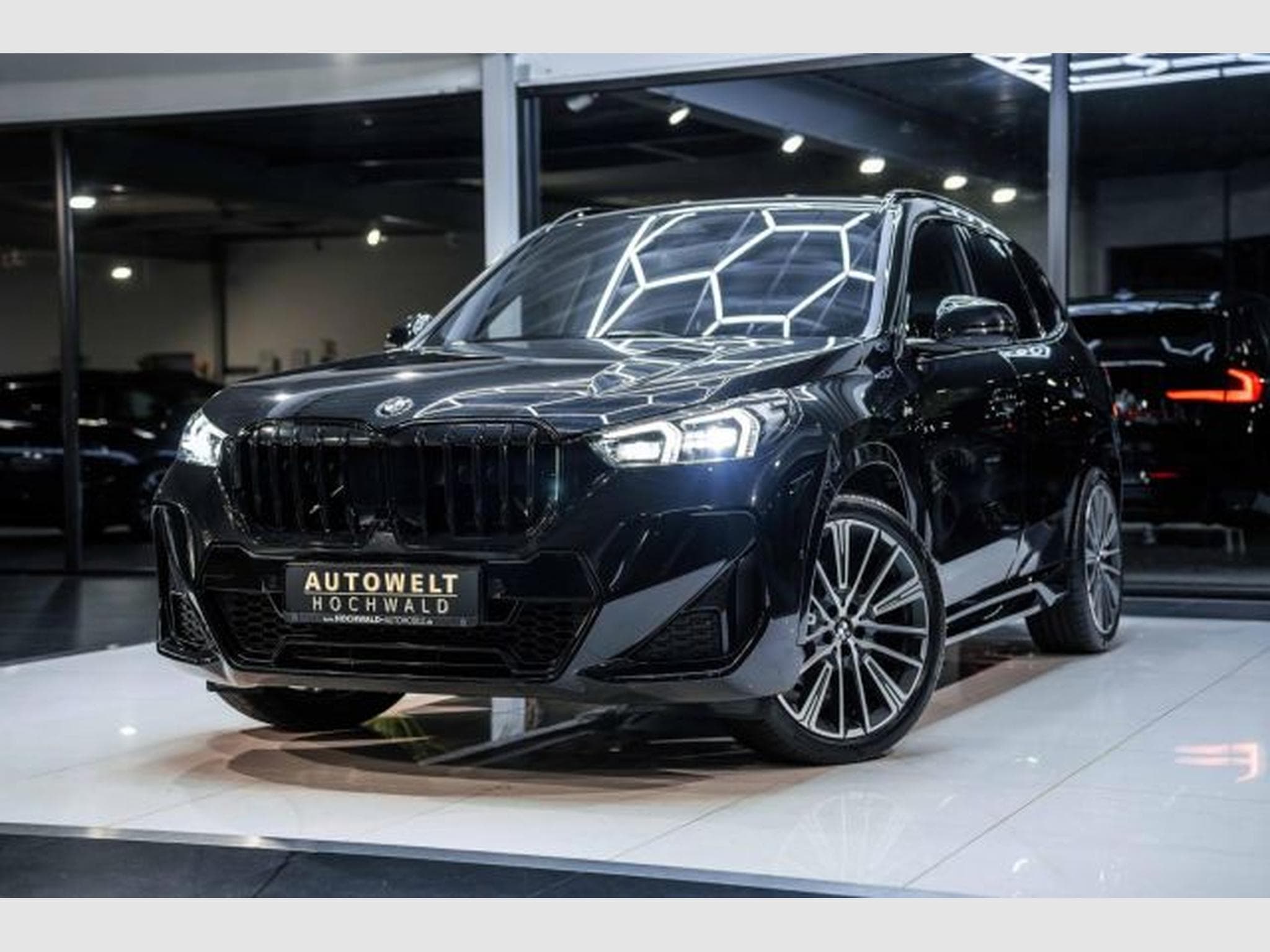 BMW X1 X1 23d xDrive M-Sportpaket NAVI LED RFK AHK HuD (2024) - Photo 2