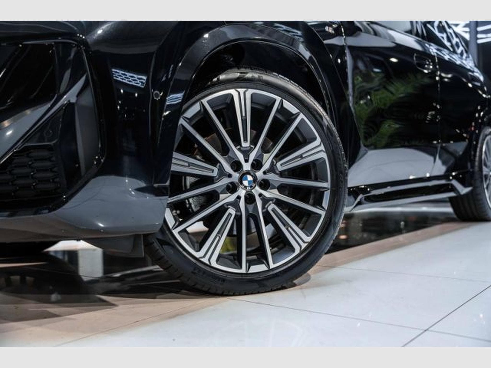 BMW X1 X1 23d xDrive M-Sportpaket NAVI LED RFK AHK HuD (2024) - Photo 3