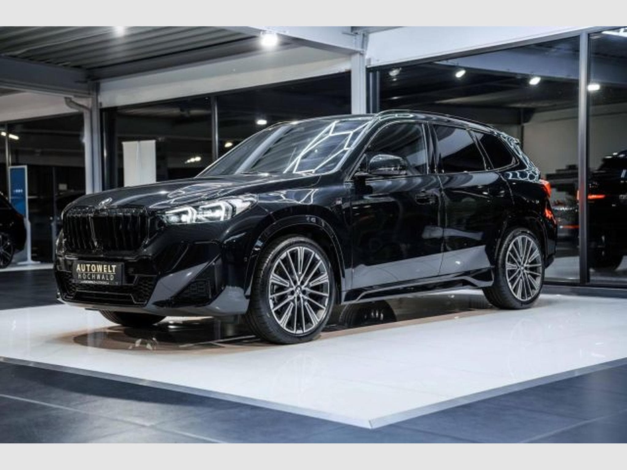 BMW X1 X1 23d xDrive M-Sportpaket NAVI LED RFK AHK HuD (2024) - Photo 4