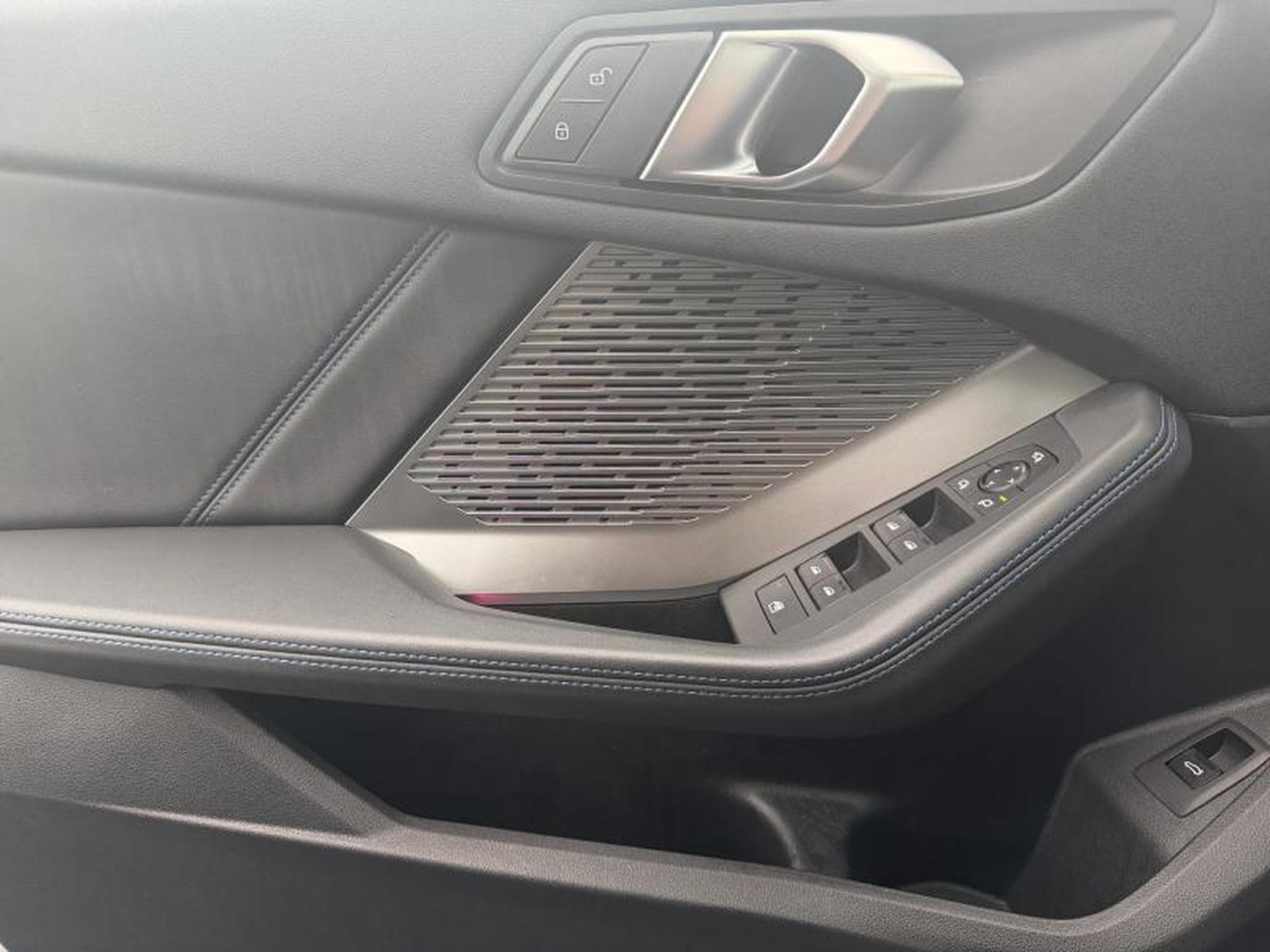 BMW 120 I Pack M / Panoramique / Essence (2025) - Photo 23