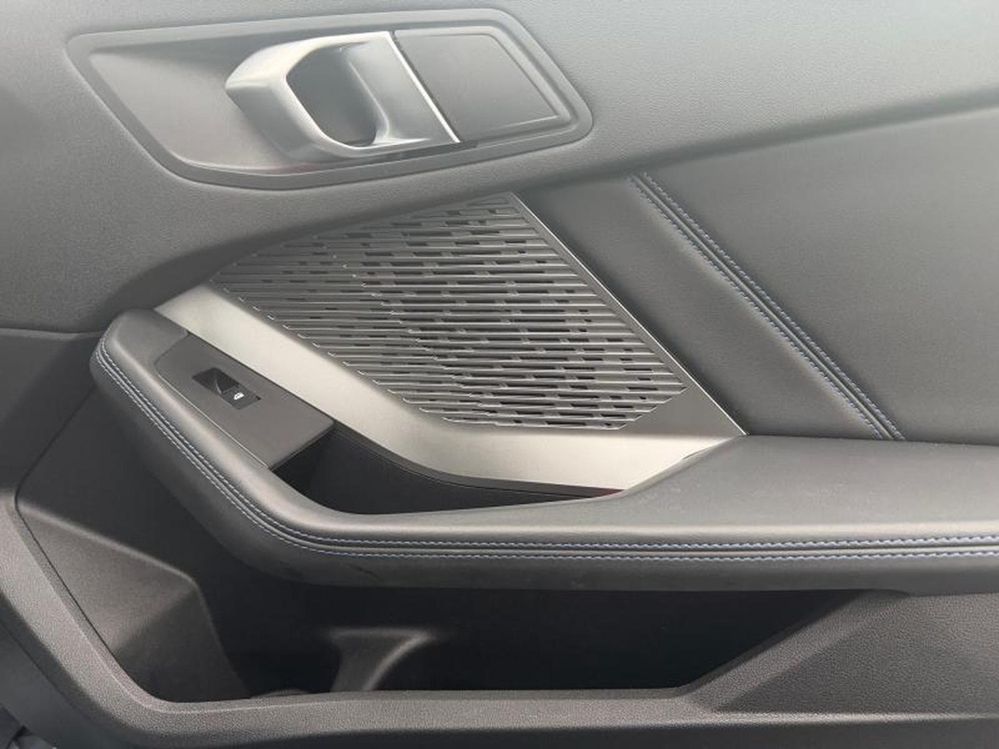 BMW 120 I Pack M / Panoramique / Essence (2025) - Photo 28