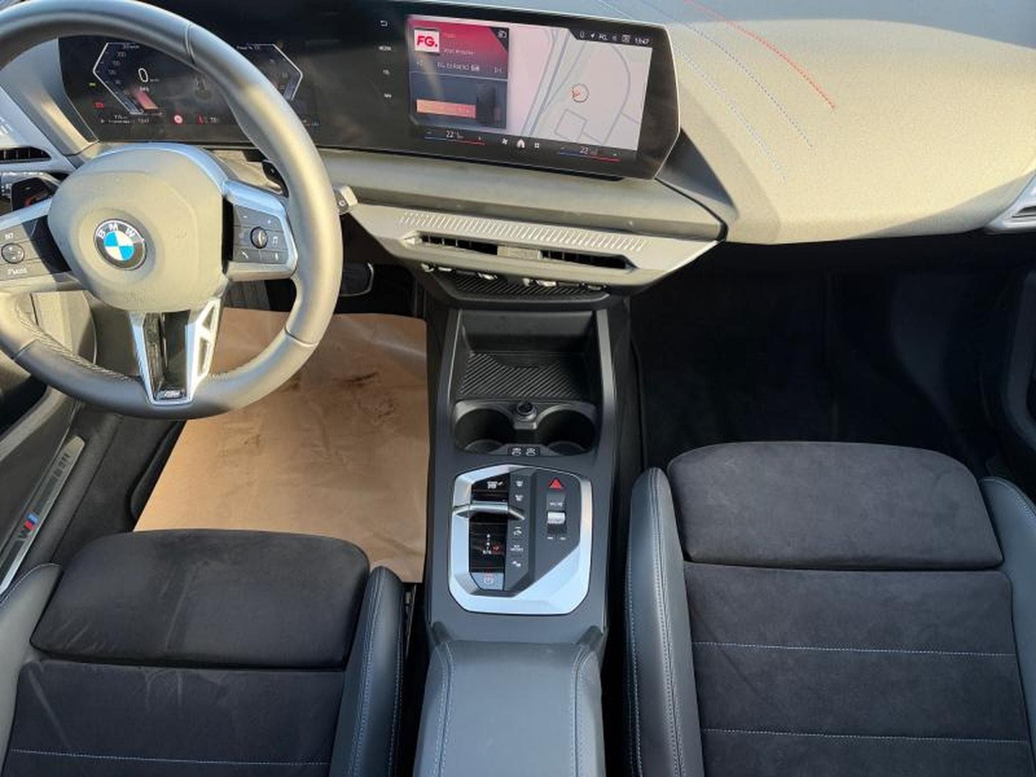 BMW 120 I Pack M / Panoramique / Essence (2025) - Photo 3