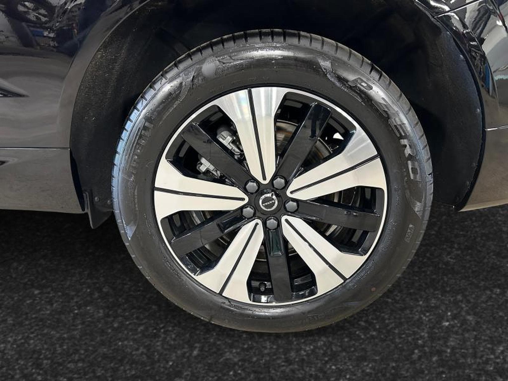 Volvo XC60 T6 Plus Dark / Hybride KIT HIVER INCLUS (2025) - Photo 11