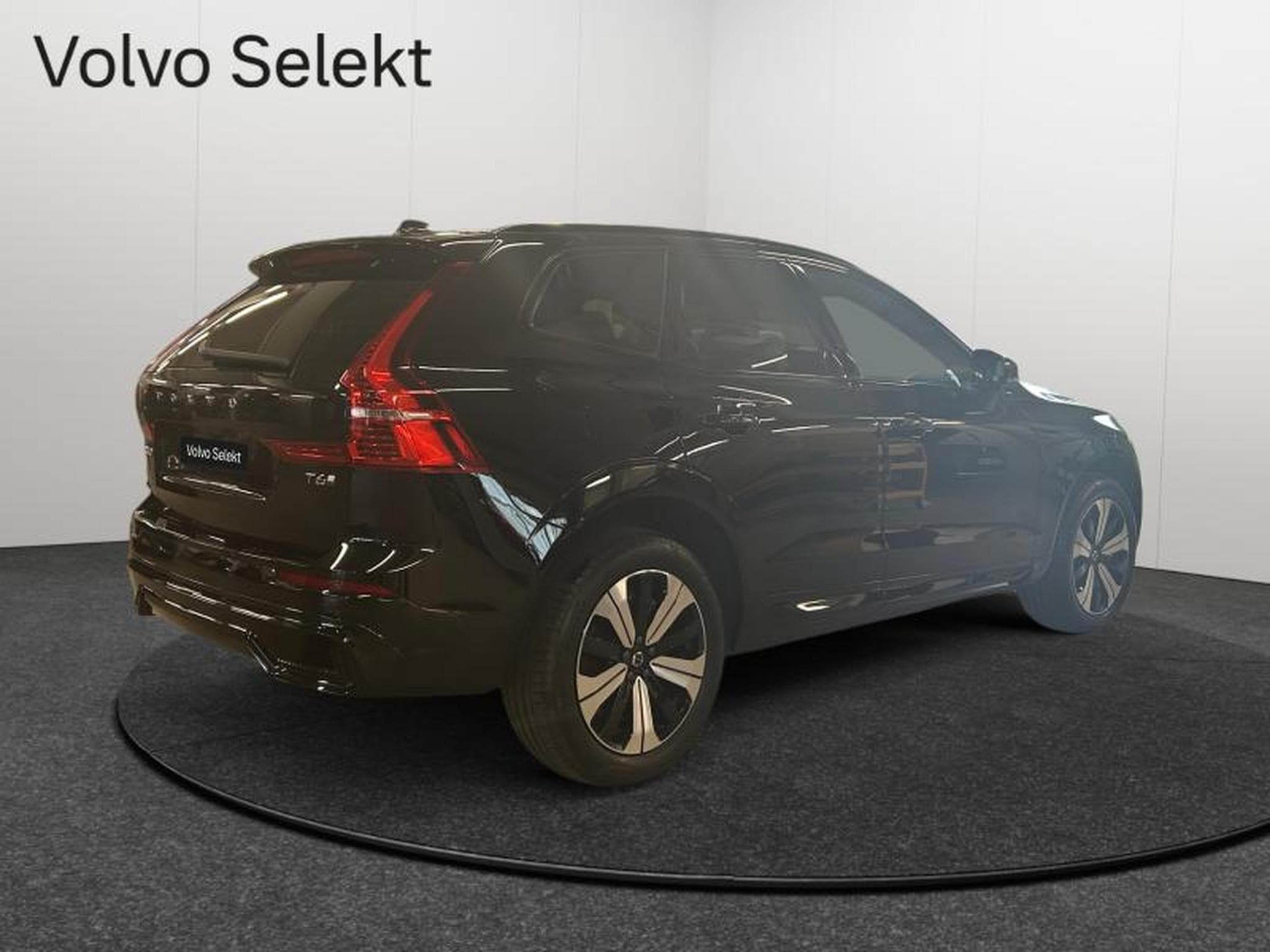 Volvo XC60 T6 Plus Dark / Hybride KIT HIVER INCLUS (2025) - Photo 2