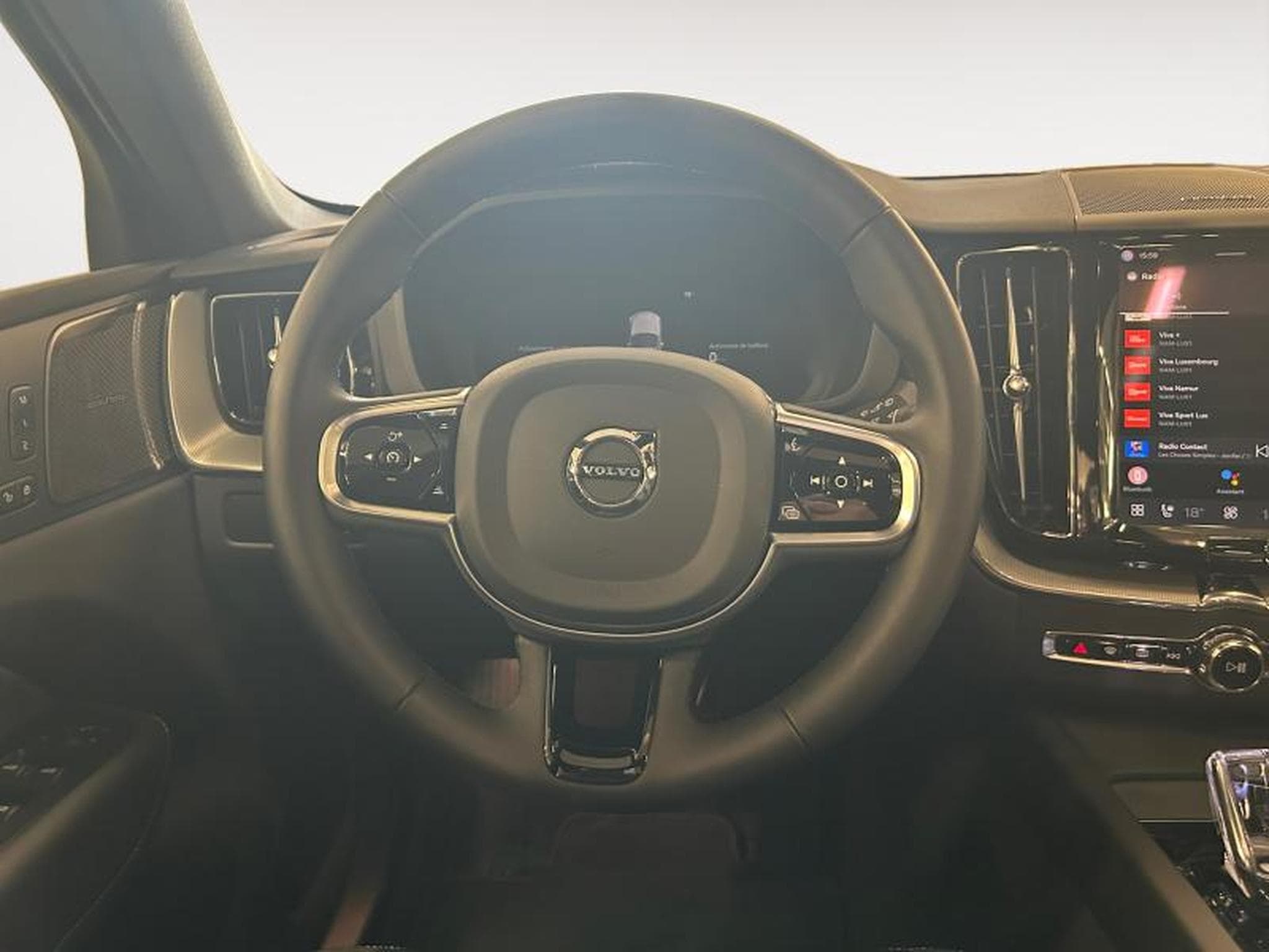 Volvo XC60 T6 Plus Dark / Hybride KIT HIVER INCLUS (2025) - Photo 20