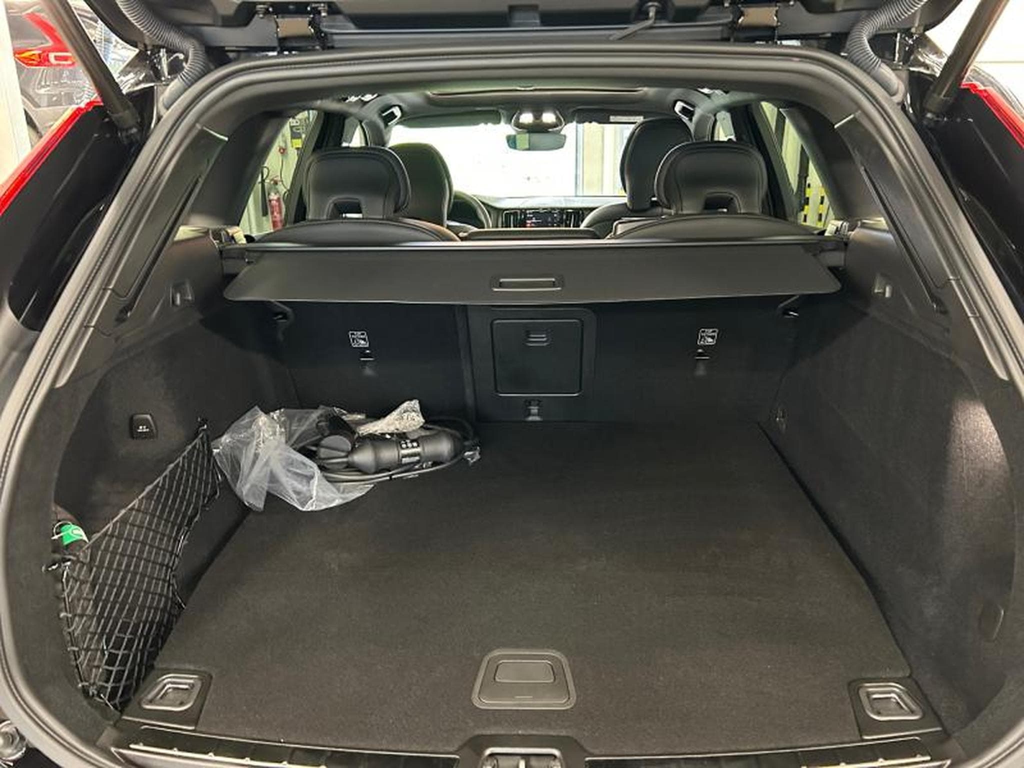 Volvo XC60 T6 Plus Dark / Hybride KIT HIVER INCLUS (2025) - Photo 22