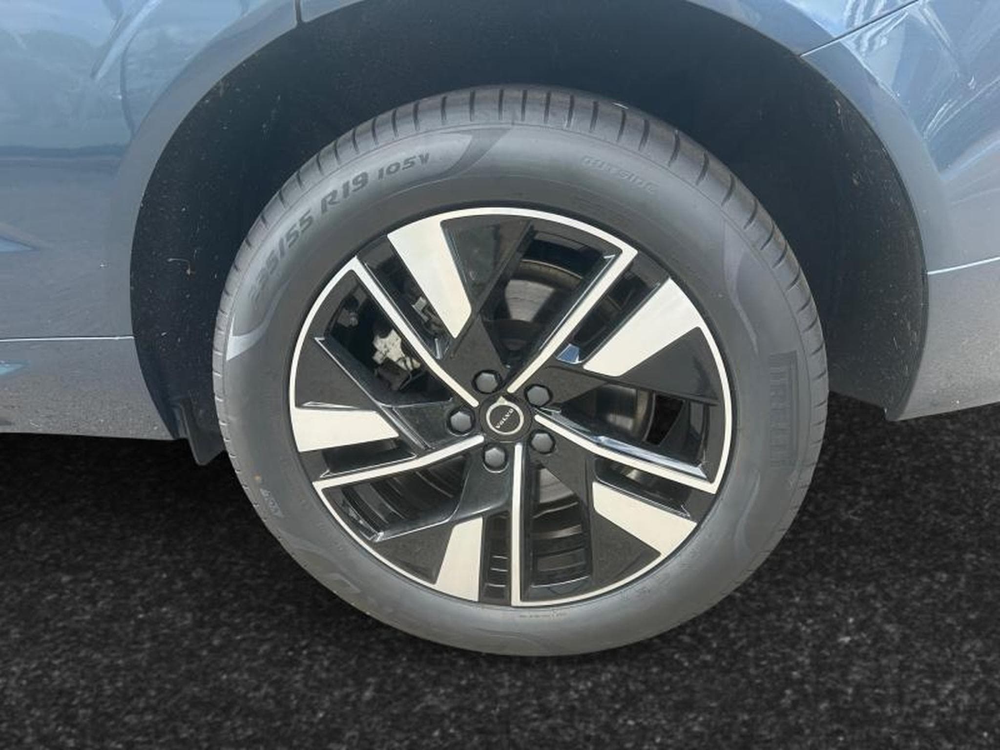 Volvo XC60 FACELIFT T6 Plus Dark / Hybride KIT HIVER INCLUS (2025) - Photo 11