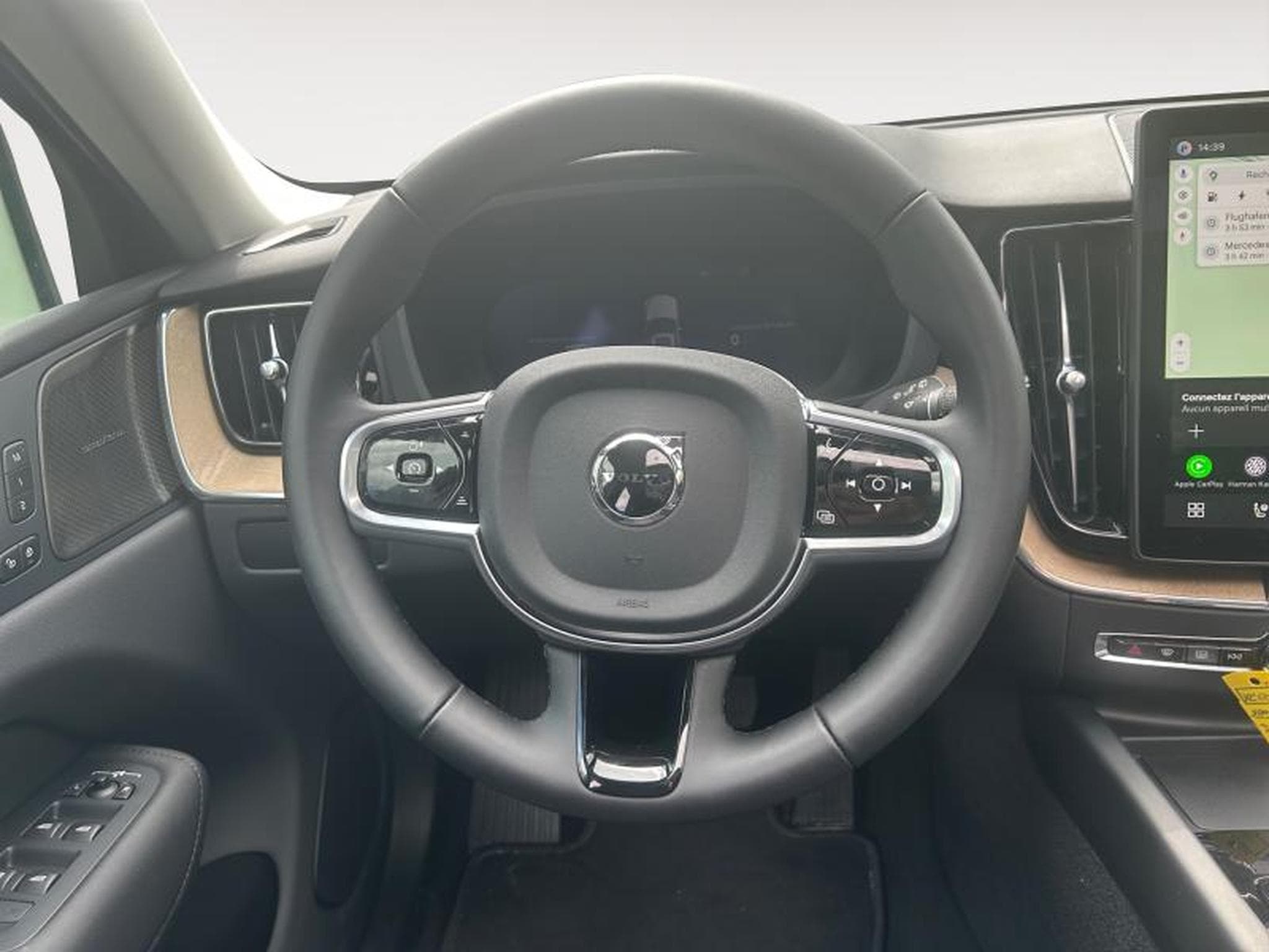 Volvo XC60 FACELIFT T6 Plus Dark / Hybride KIT HIVER INCLUS (2025) - Photo 17