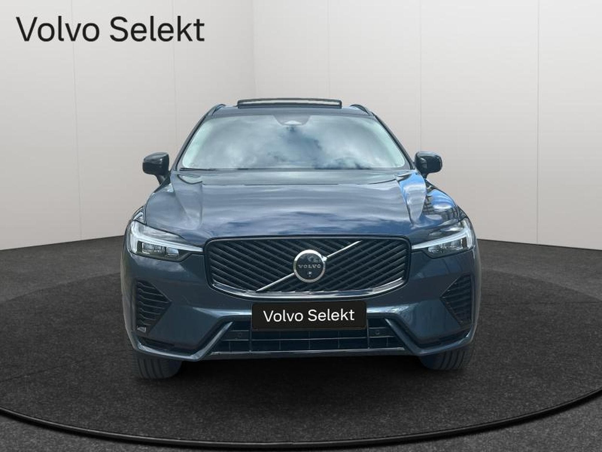 Volvo XC60 FACELIFT T6 Plus Dark / Hybride KIT HIVER INCLUS (2025) - Photo 4