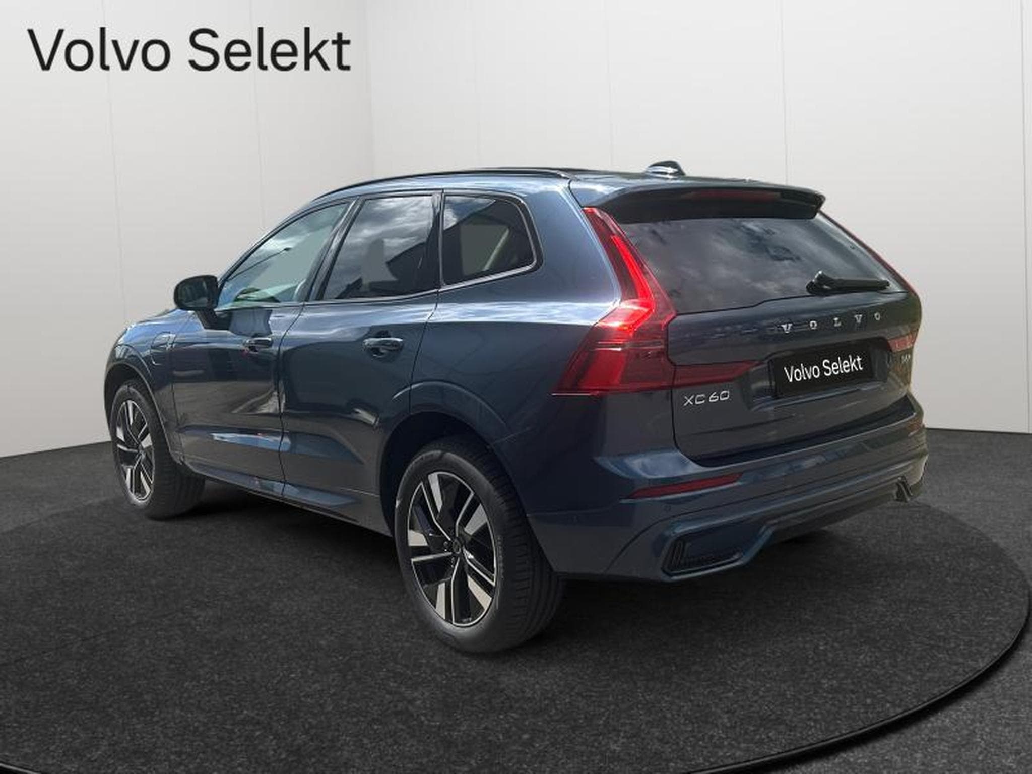 Volvo XC60 FACELIFT T6 Plus Dark / Hybride KIT HIVER INCLUS (2025) - Photo 8