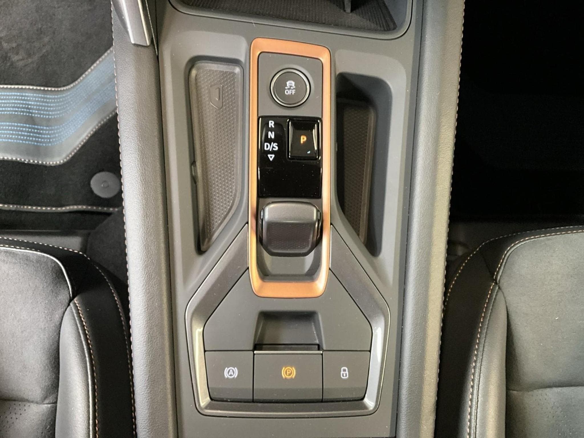 Cupra Formentor DSG+Pure-Perf.+Dynamic-Design+PANO+LM19 (2025) - Photo 14