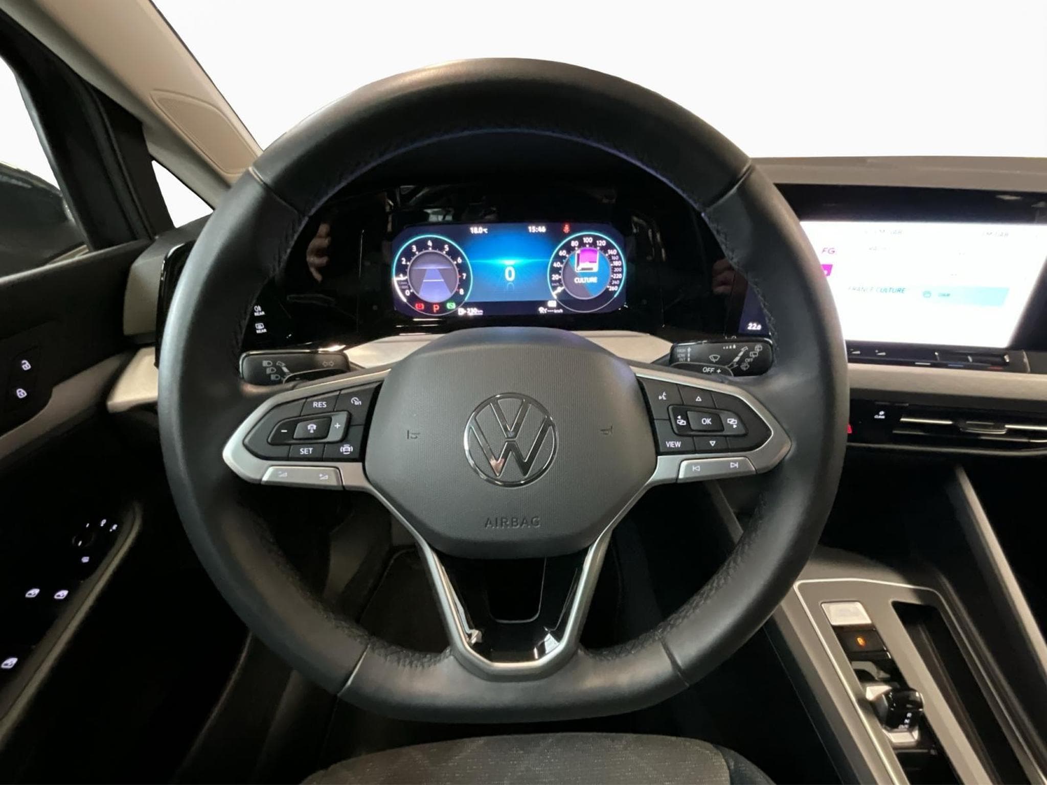 VW Golf Life+DSG+Led+LM17+Digi+ (2024) - Photo 10