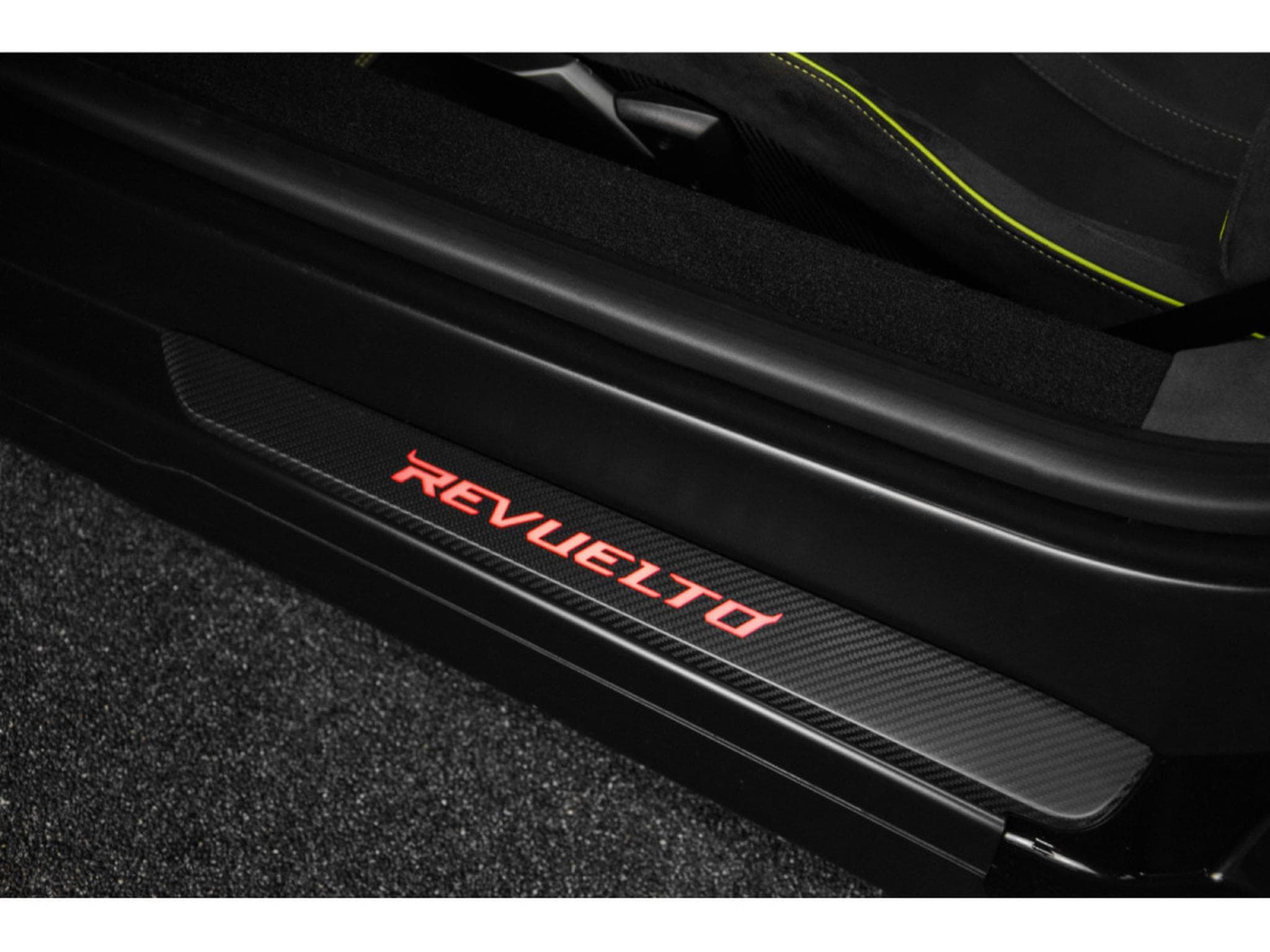 Lamborghini Revuelto AD PERSONAM - VERDE CITREA / ROSSO MARS (2025) - Photo 18