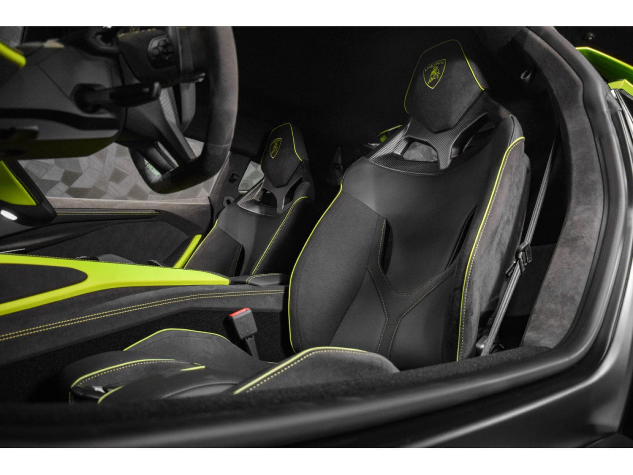 Lamborghini Revuelto AD PERSONAM - VERDE CITREA / ROSSO MARS (2025) - Photo 9