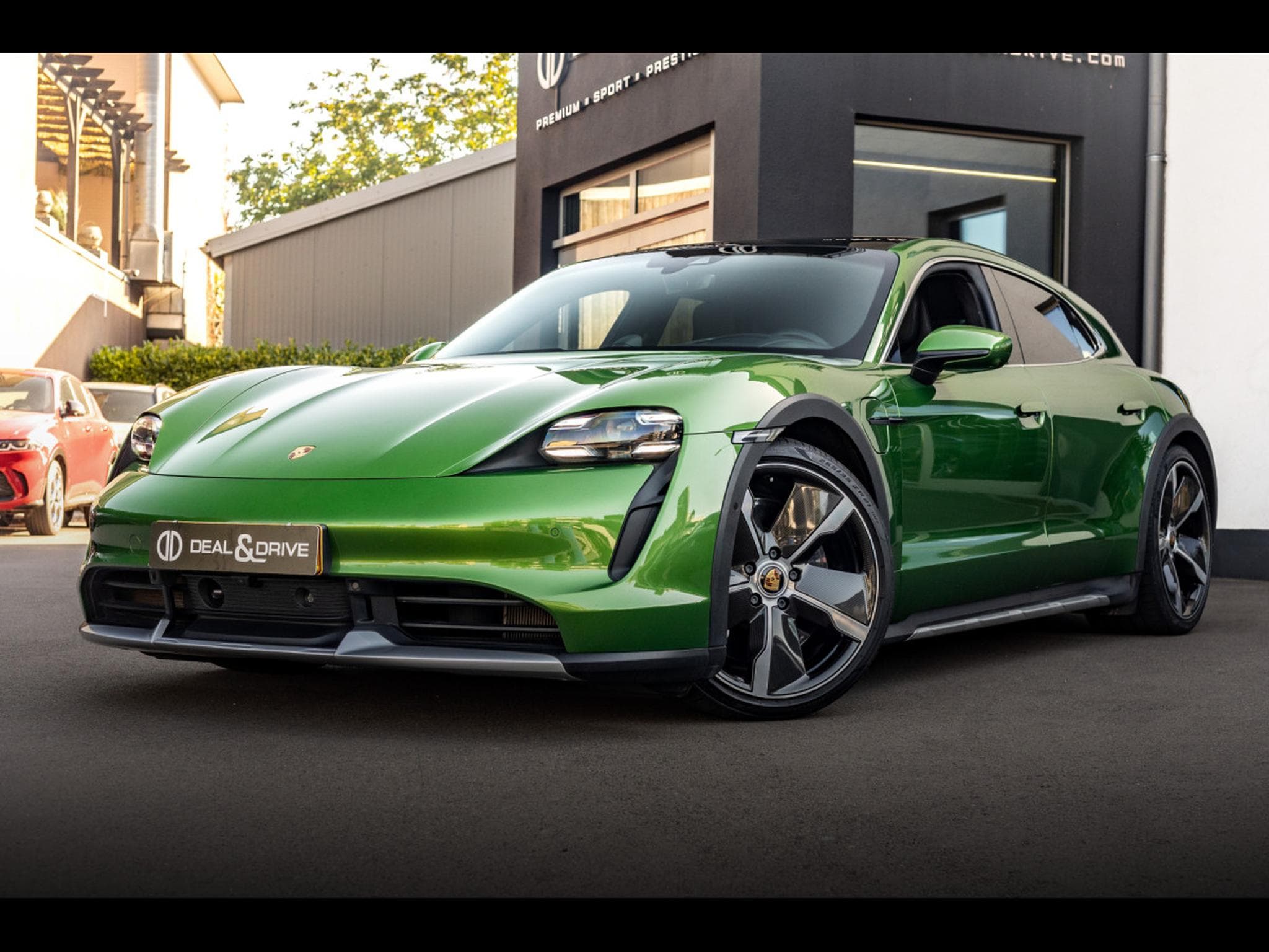 Porsche Taycan TURBO CROSS TURISMO (680 CH) – MAMBA GREEN METALLIC - APPROV (2022) - Photo 1
