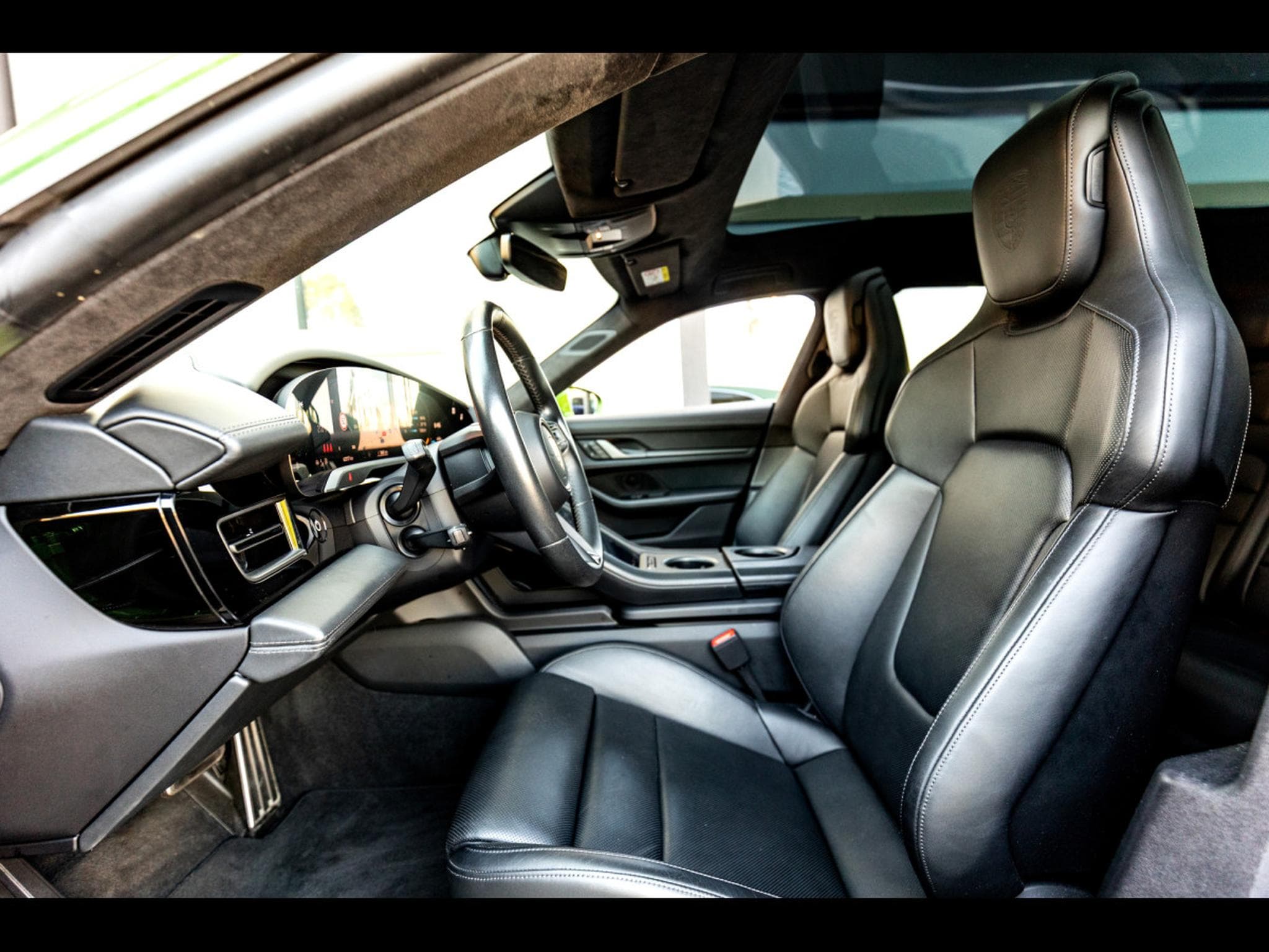 Porsche Taycan TURBO CROSS TURISMO (680 CH) – MAMBA GREEN METALLIC - APPROV (2022) - Photo 11