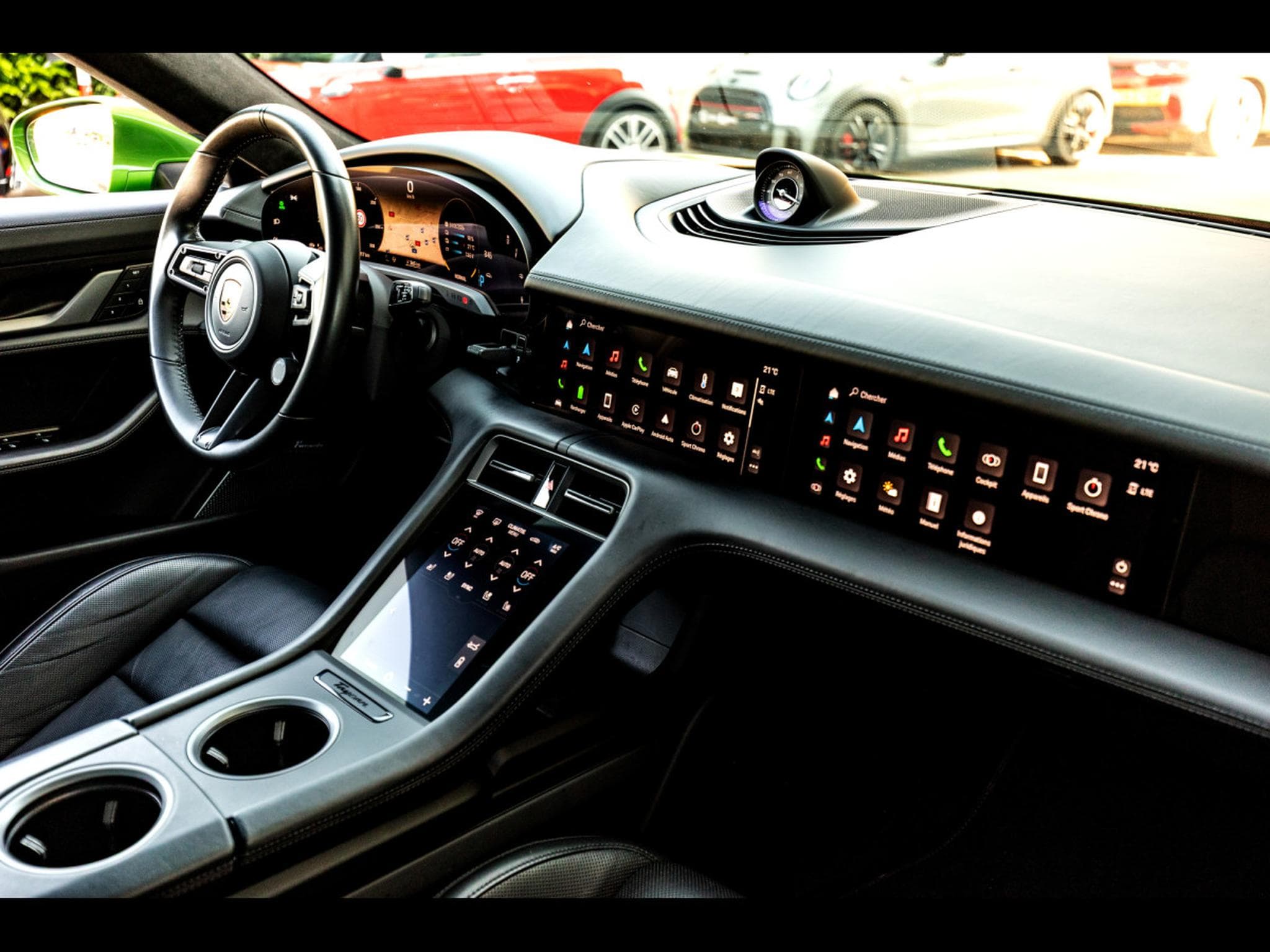 Porsche Taycan TURBO CROSS TURISMO (680 CH) – MAMBA GREEN METALLIC - APPROV (2022) - Photo 16