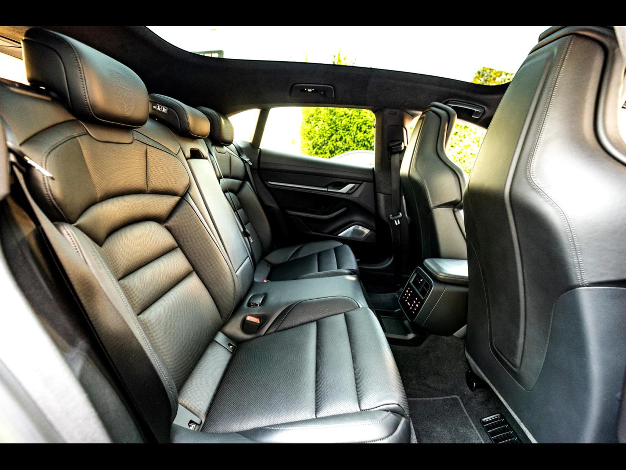 Porsche Taycan TURBO CROSS TURISMO (680 CH) – MAMBA GREEN METALLIC - APPROV (2022) - Photo 17
