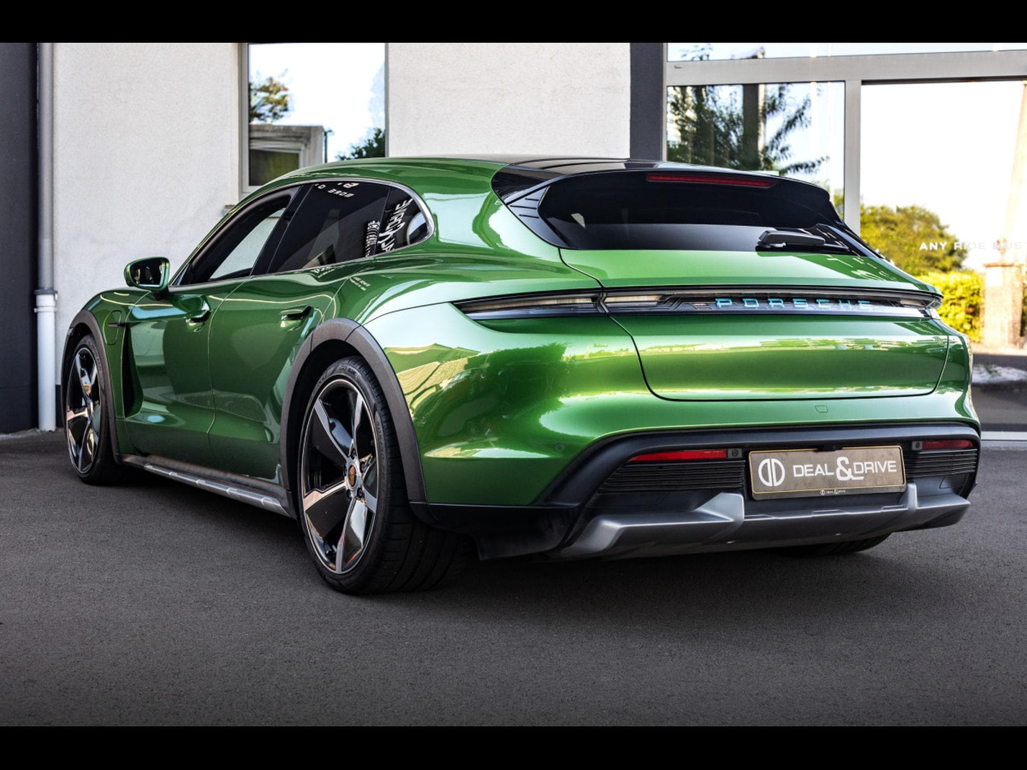Porsche Taycan TURBO CROSS TURISMO (680 CH) – MAMBA GREEN METALLIC - APPROV (2022) - Photo 3