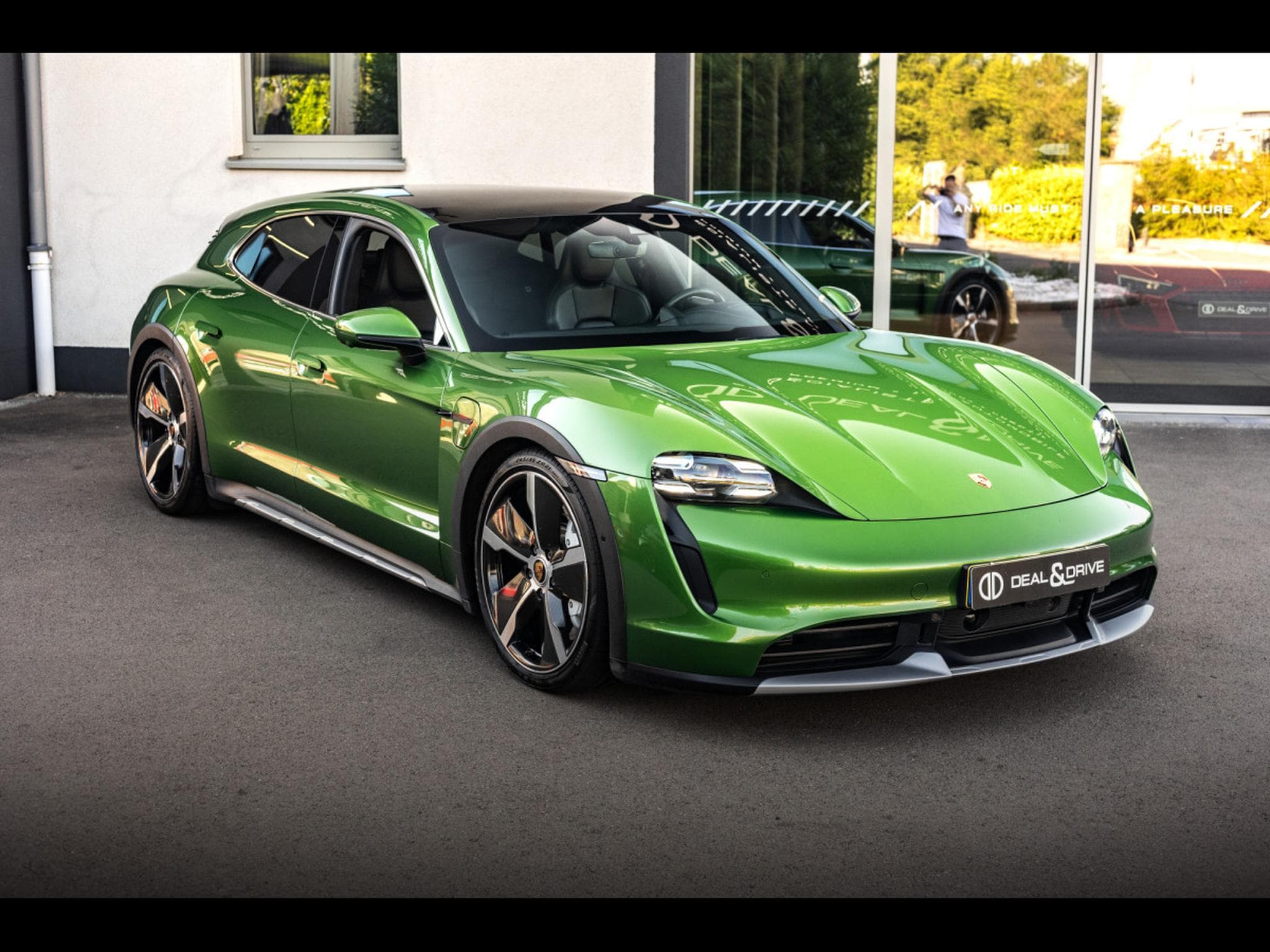 Porsche Taycan TURBO CROSS TURISMO (680 CH) – MAMBA GREEN METALLIC - APPROV (2022) - Photo 6