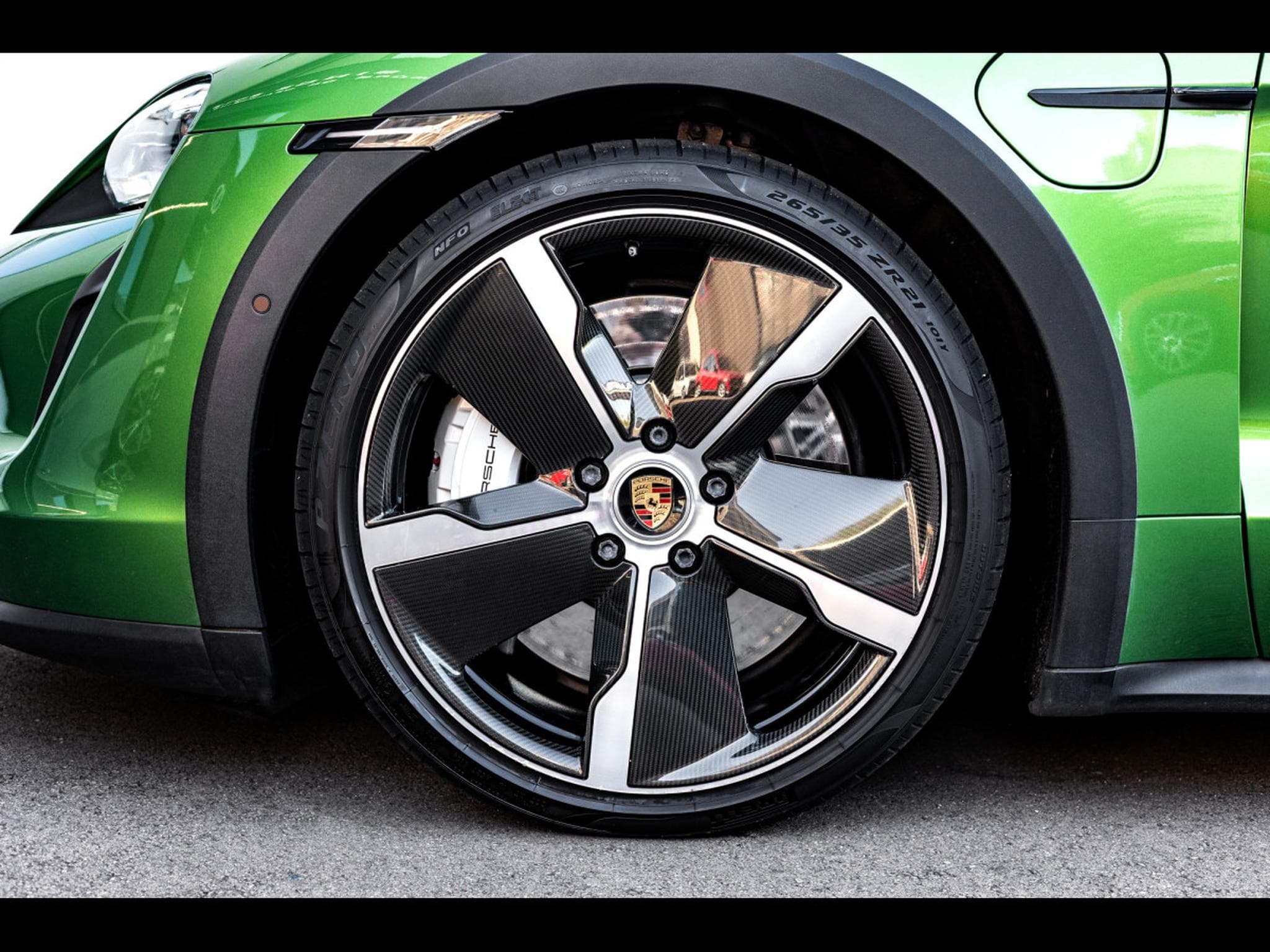 Porsche Taycan TURBO CROSS TURISMO (680 CH) – MAMBA GREEN METALLIC - APPROV (2022) - Photo 8