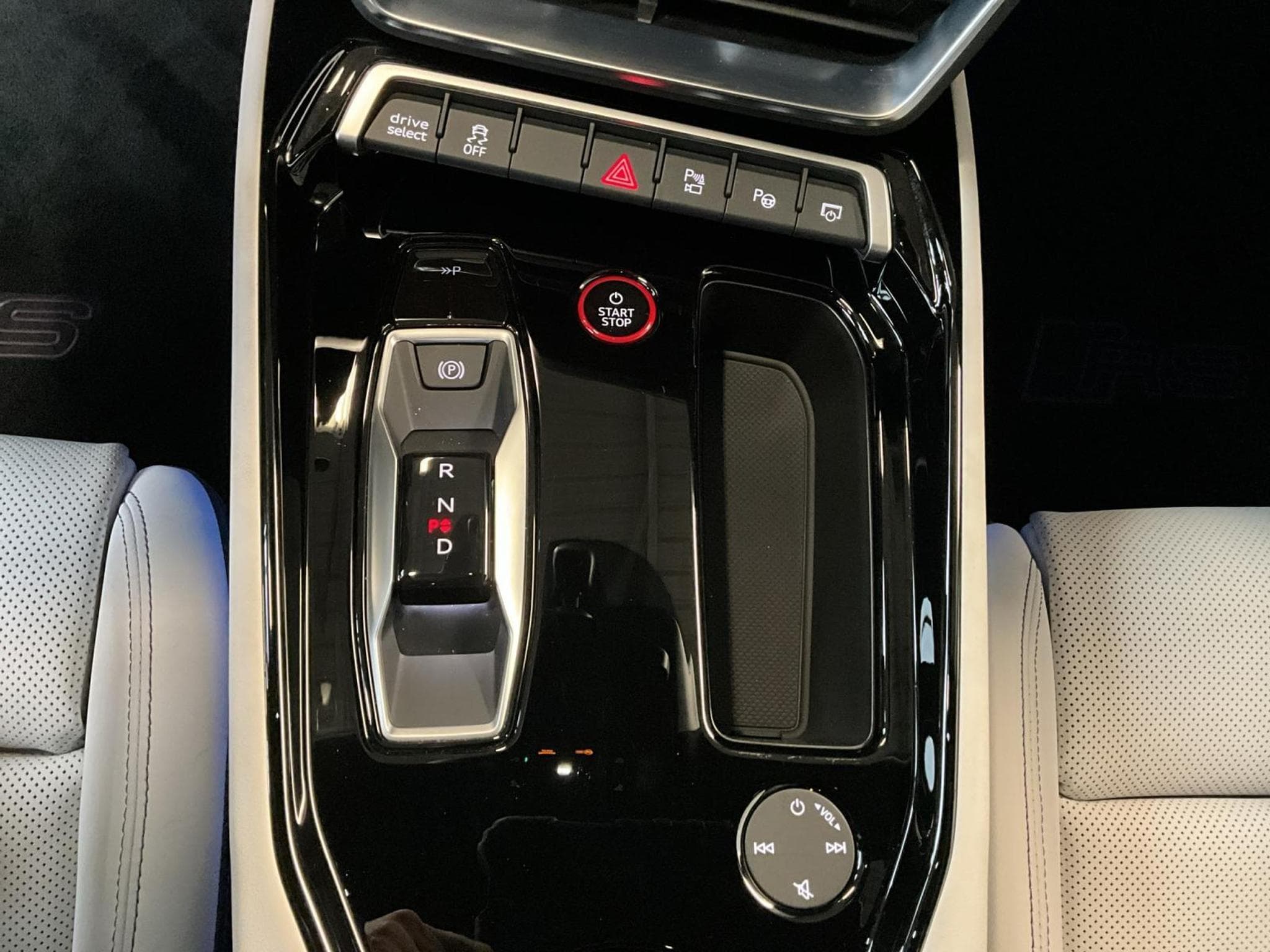 Audi e-tron RS+ICE&RACE+84kWh+Limitiert+360° (2024) - Photo 13
