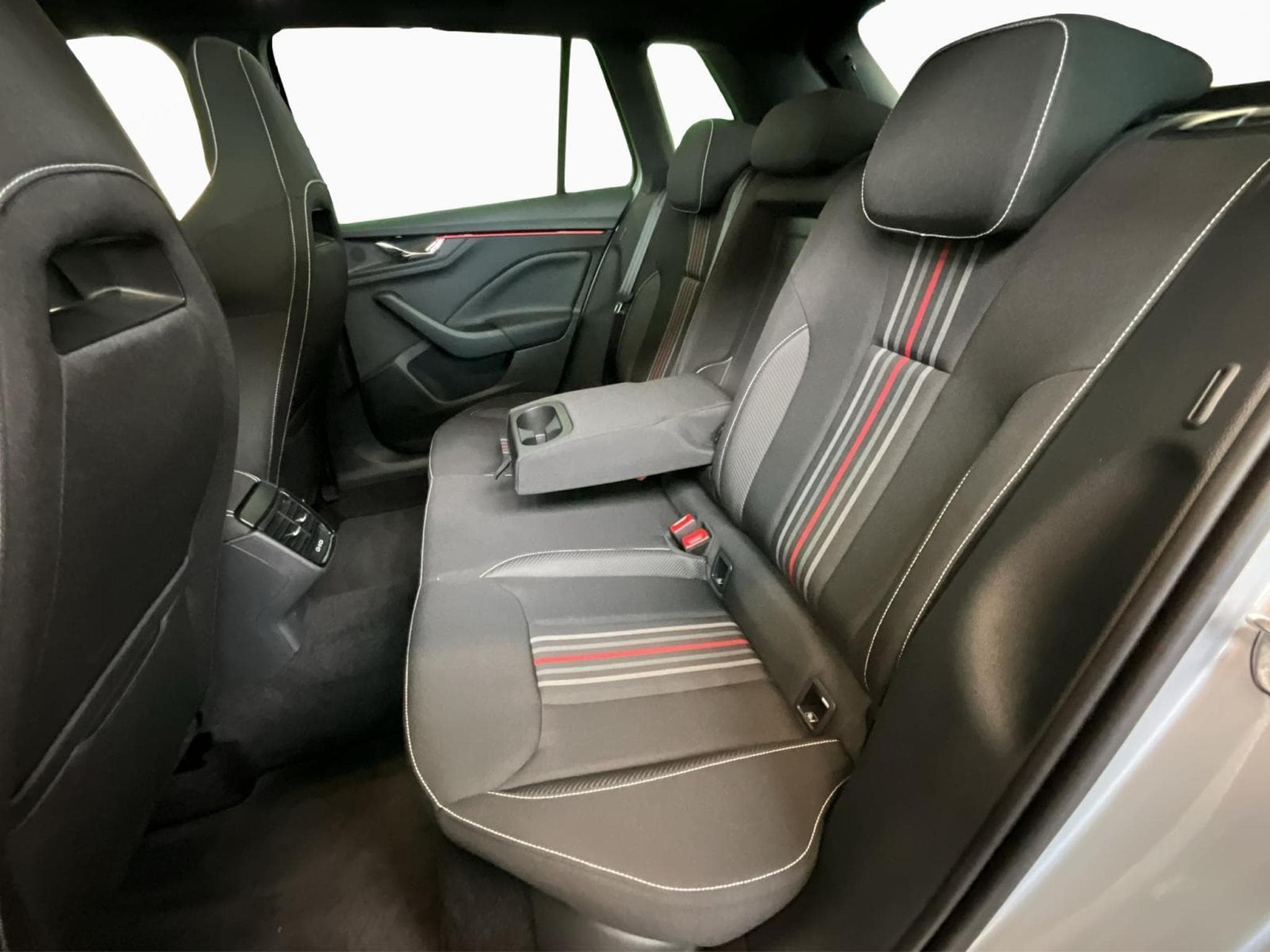 Skoda Kamiq Monte-Carlo+DSG+Led+Navi (2025) - Photo 16
