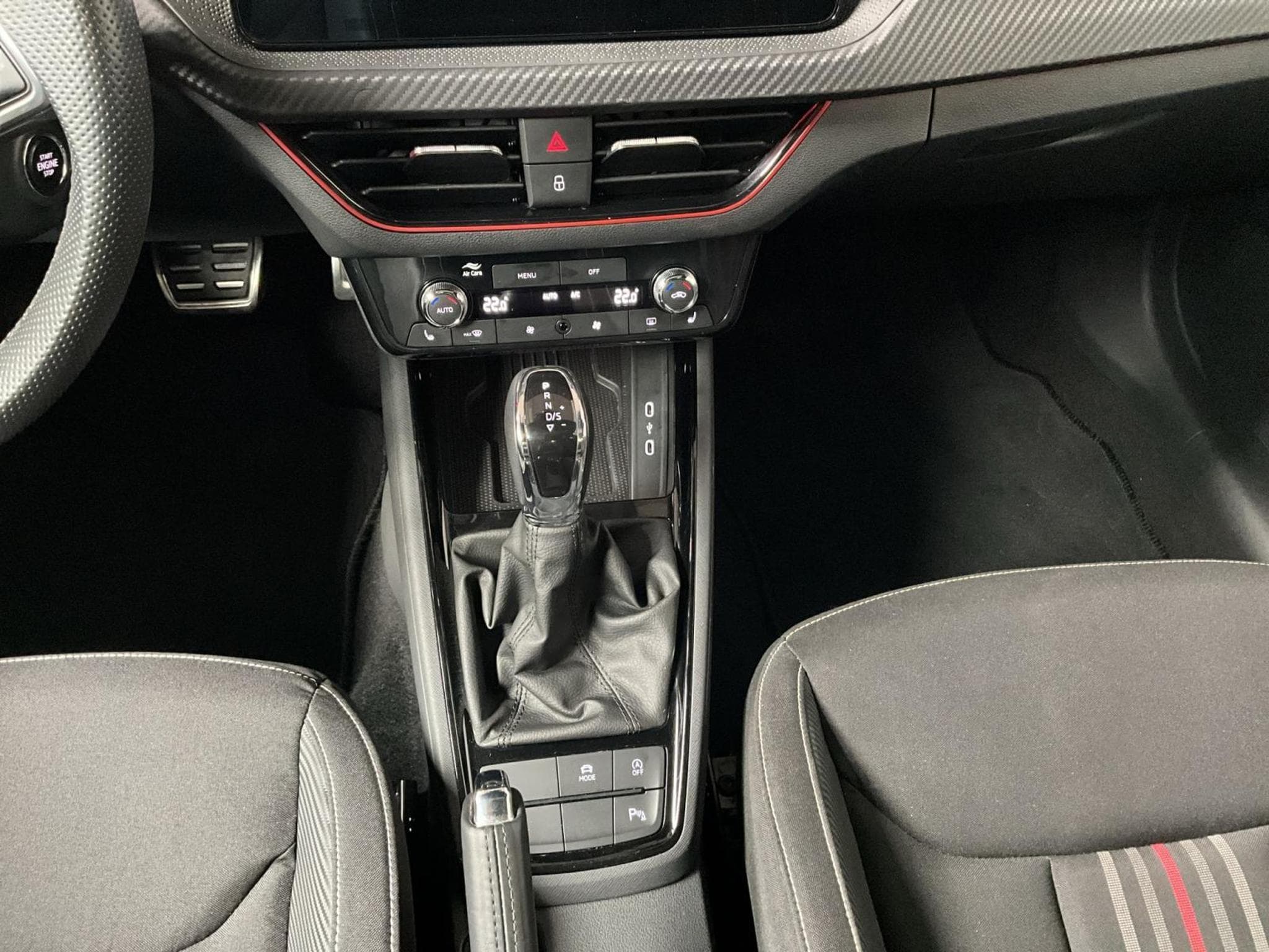 Skoda Kamiq Monte-Carlo+DSG+AHK+LED+Navi (2025) - Photo 12