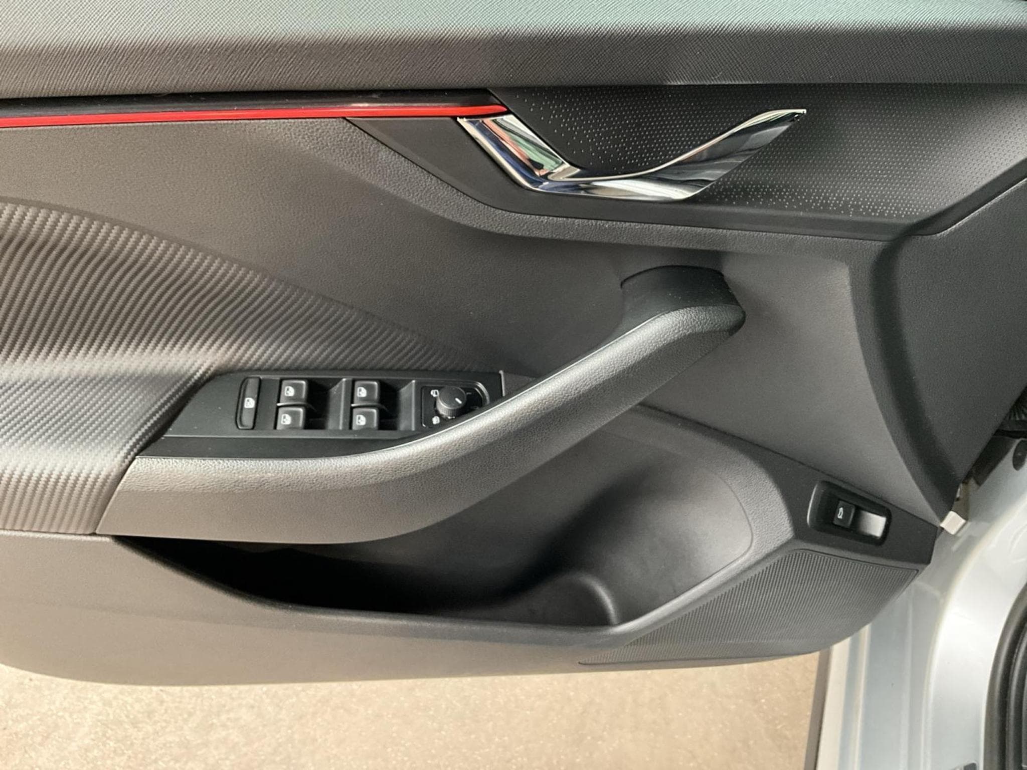 Skoda Kamiq Monte-Carlo+DSG+AHK+LED+Navi (2025) - Photo 14
