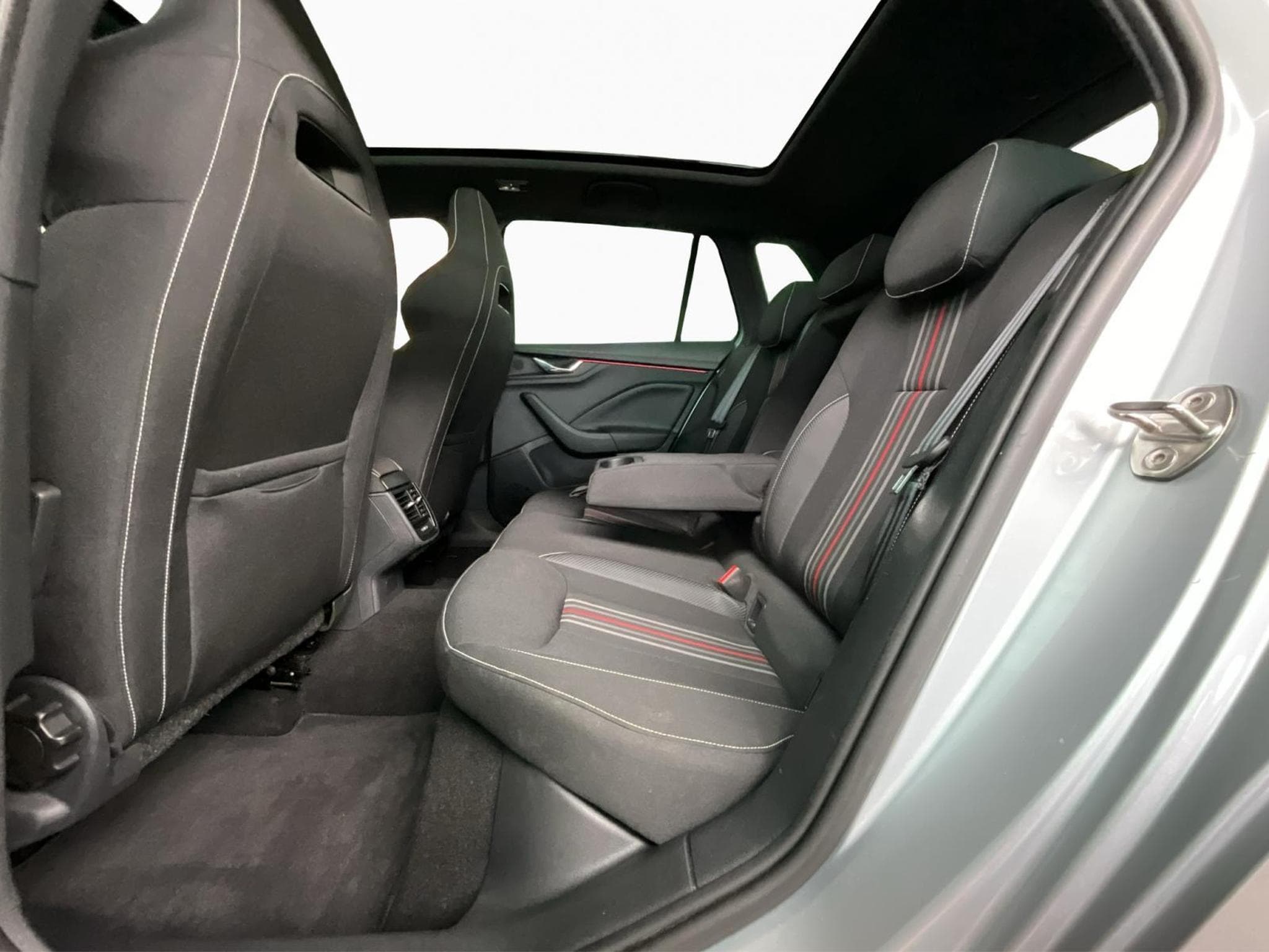 Skoda Kamiq Monte-Carlo+DSG+AHK+LED+Navi (2025) - Photo 16
