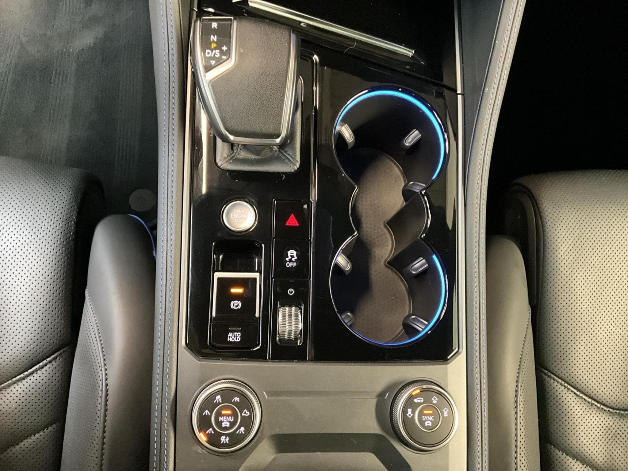VW Touareg R+V6+4Motion+IQ-Drive+AHK+Luft.+Head.Up (2023) - Photo 12