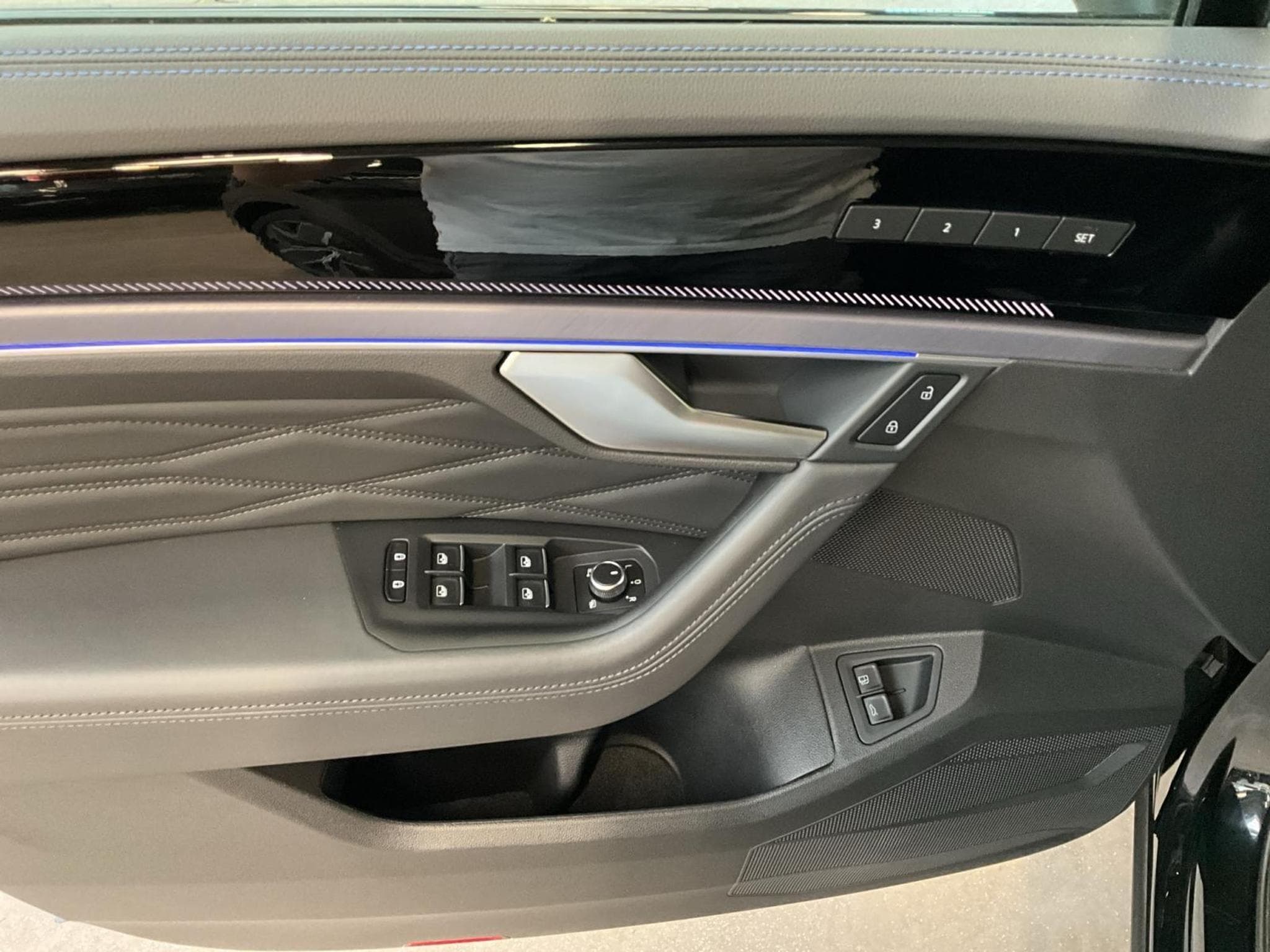 VW Touareg R+V6+4Motion+IQ-Drive+AHK+Luft.+Head.Up (2023) - Photo 14