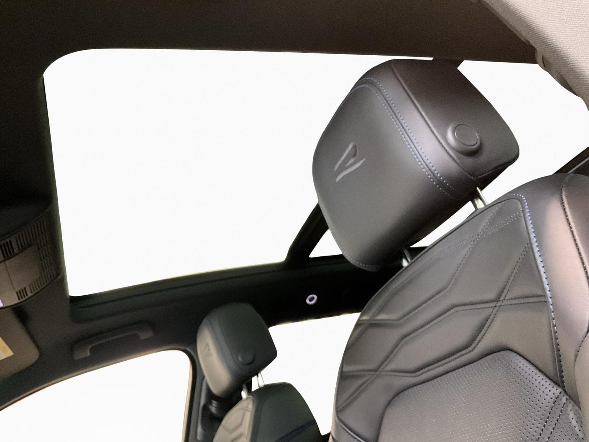 VW Touareg R+V6+4Motion+IQ-Drive+AHK+Luft.+Head.Up (2023) - Photo 15