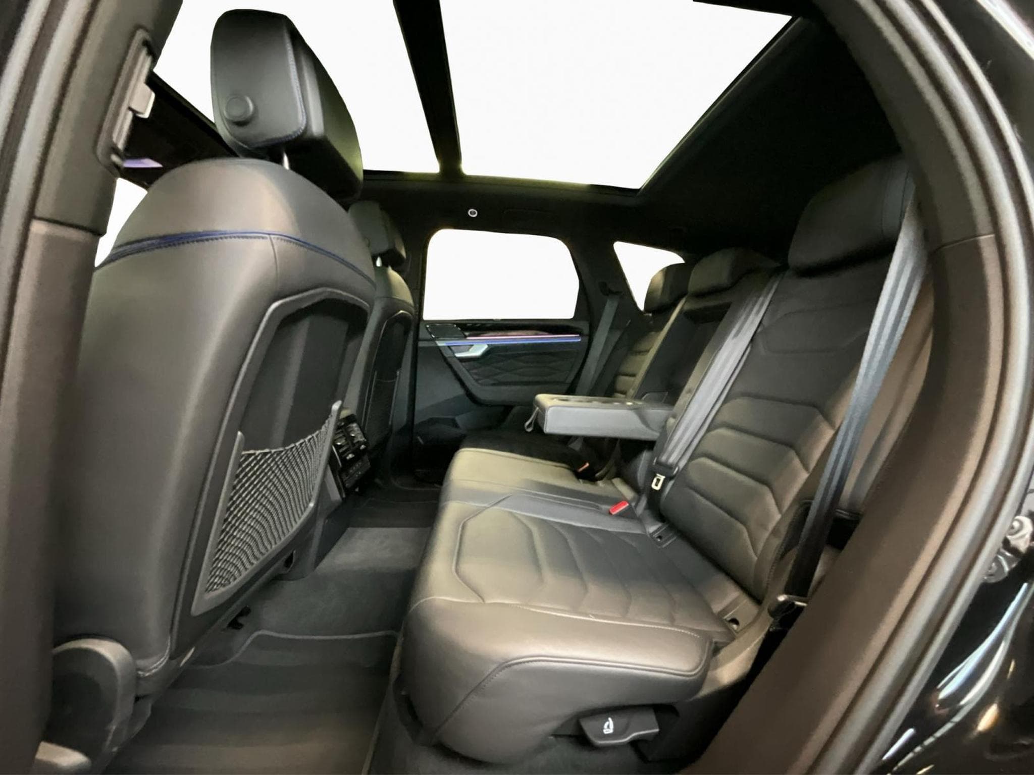 VW Touareg R+V6+4Motion+IQ-Drive+AHK+Luft.+Head.Up (2023) - Photo 16