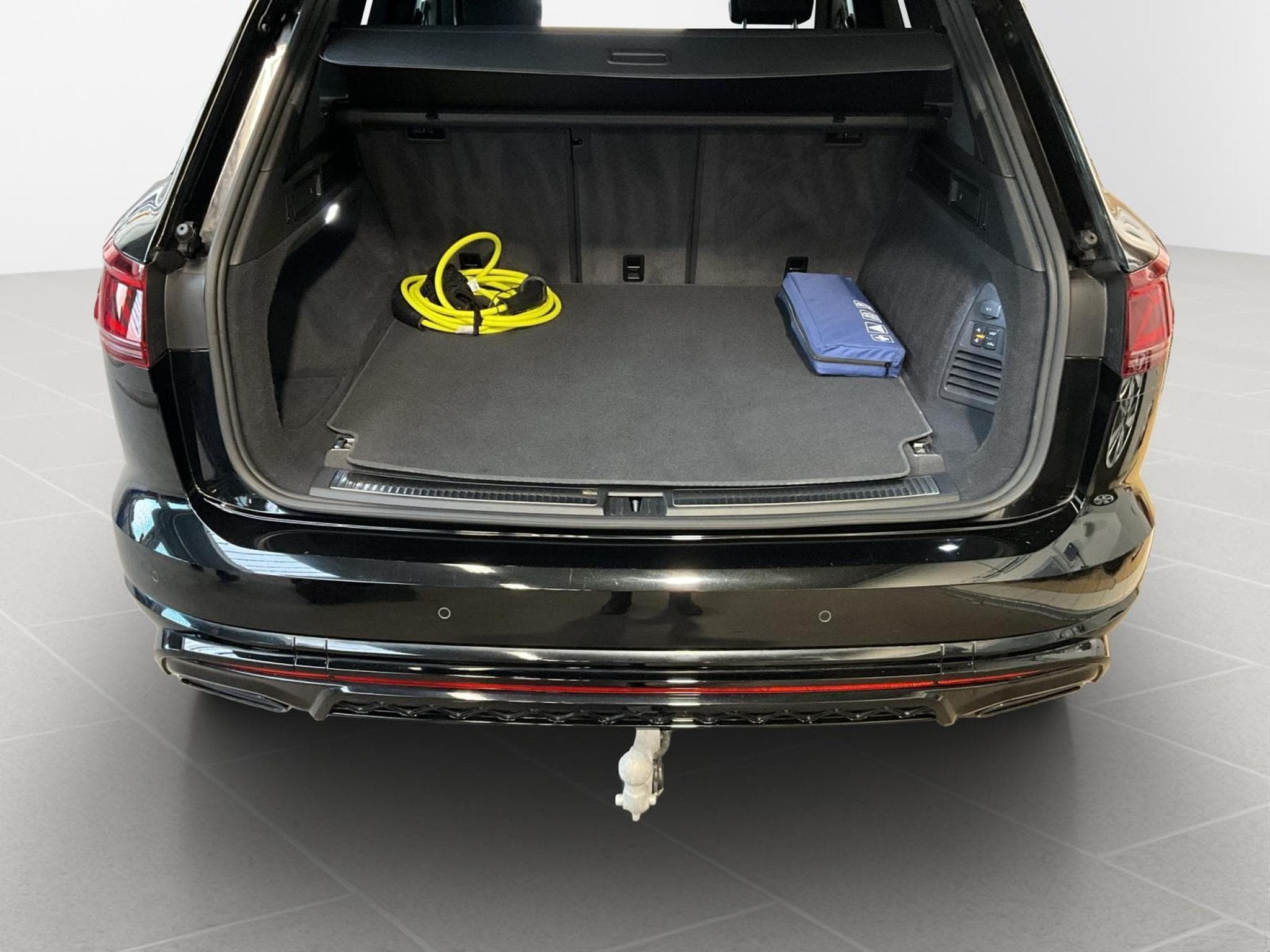 VW Touareg R+V6+4Motion+IQ-Drive+AHK+Luft.+Head.Up (2023) - Photo 17
