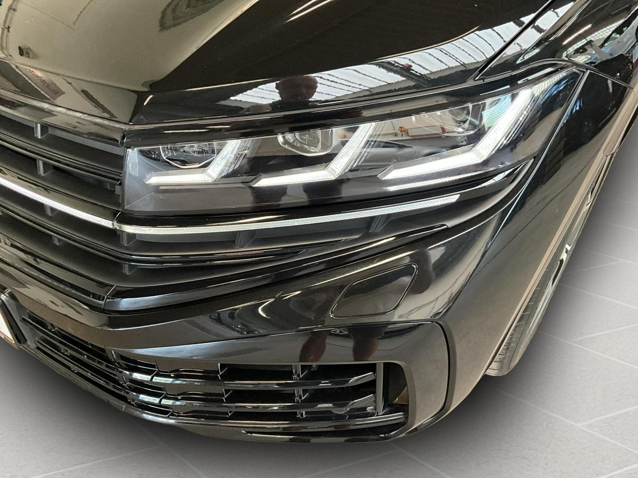 VW Touareg R+V6+4Motion+IQ-Drive+AHK+Luft.+Head.Up (2023) - Photo 18