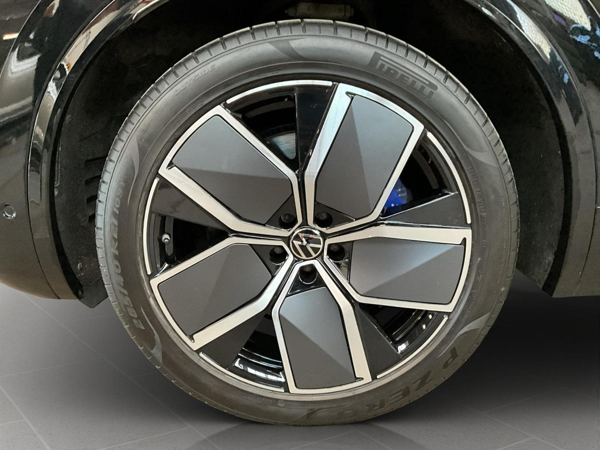 VW Touareg R+V6+4Motion+IQ-Drive+AHK+Luft.+Head.Up (2023) - Photo 8