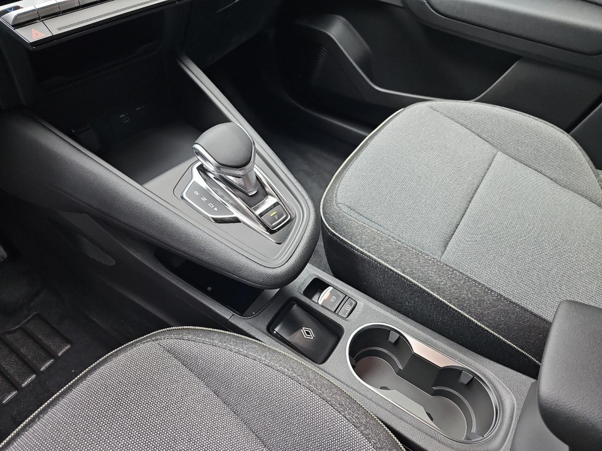 Renault Captur 1.3 TCe MHD 160 EDC Techno (2025) - Photo 12