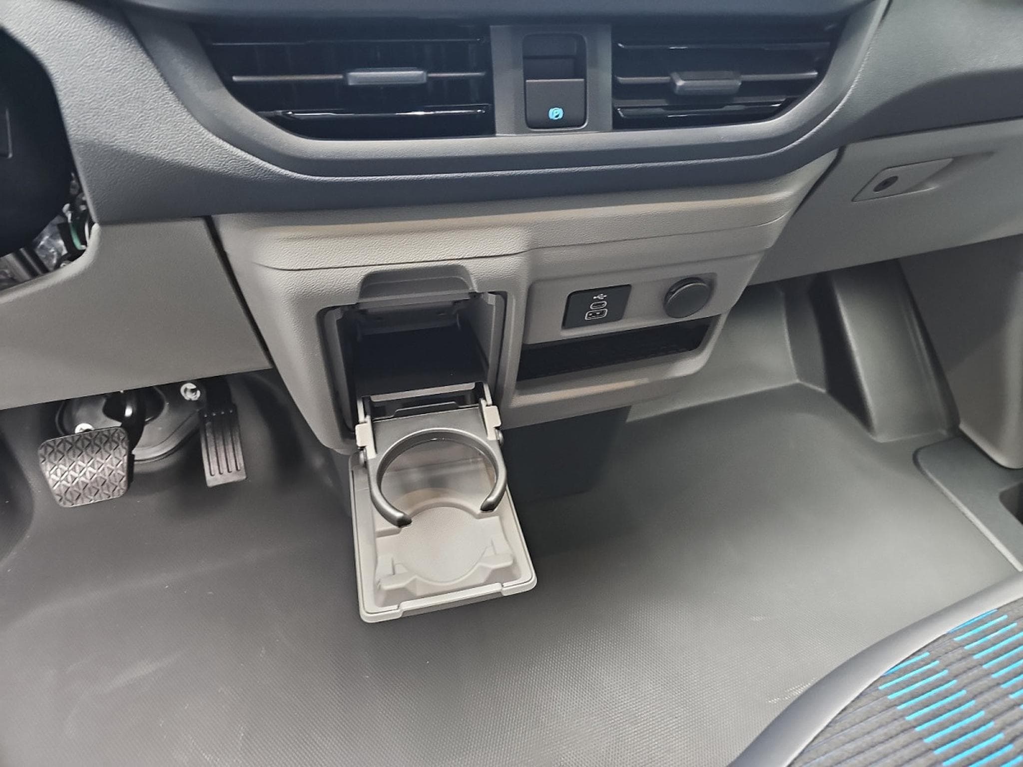 Ford Transit 2.0 ECOBLUE 170 BVA L1H1 Sport (2026) - Photo 10