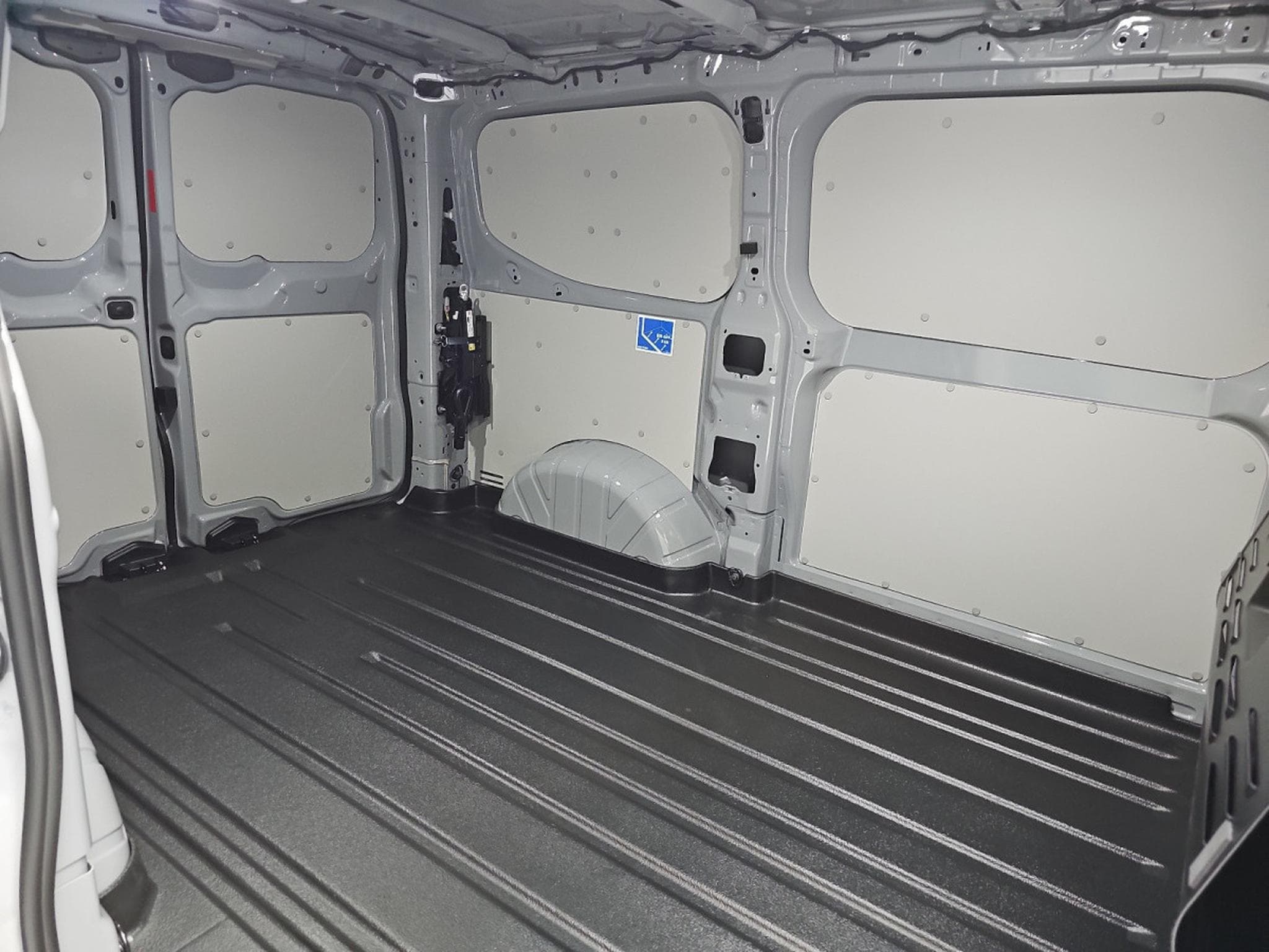 Ford Transit 2.0 ECOBLUE 170 BVA L1H1 Sport (2026) - Photo 15