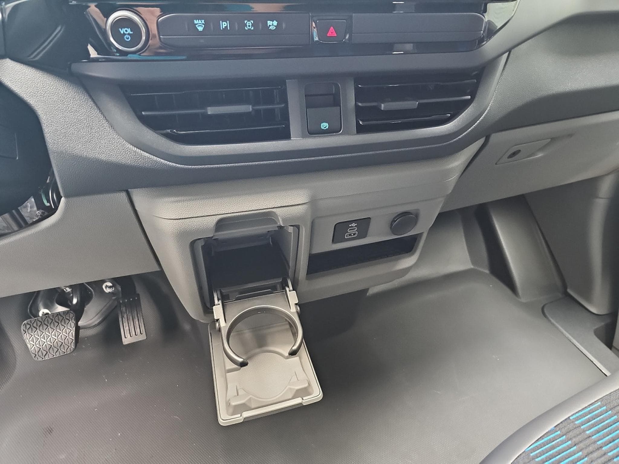 Ford Transit 2.0 ECOBLUE 170 BVA L1H1 Sport (2026) - Photo 10