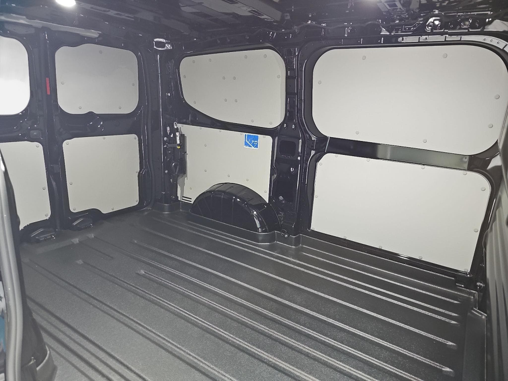Ford Transit 2.0 ECOBLUE 170 BVA L1H1 Sport (2026) - Photo 15