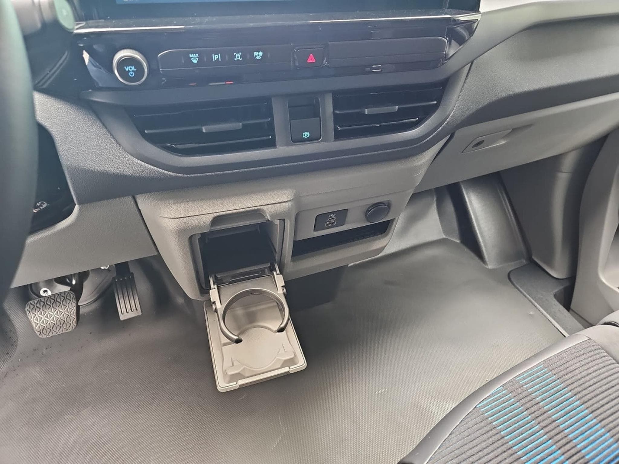 Ford Transit 2.0 ECOBLUE 170 BVA L1H1 Sport (2026) - Photo 11