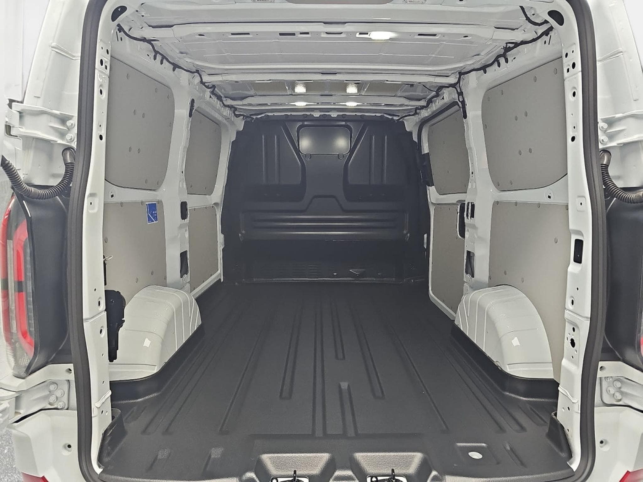 Ford Transit 2.0 ECOBLUE 170 BVA L1H1 Sport (2026) - Photo 13