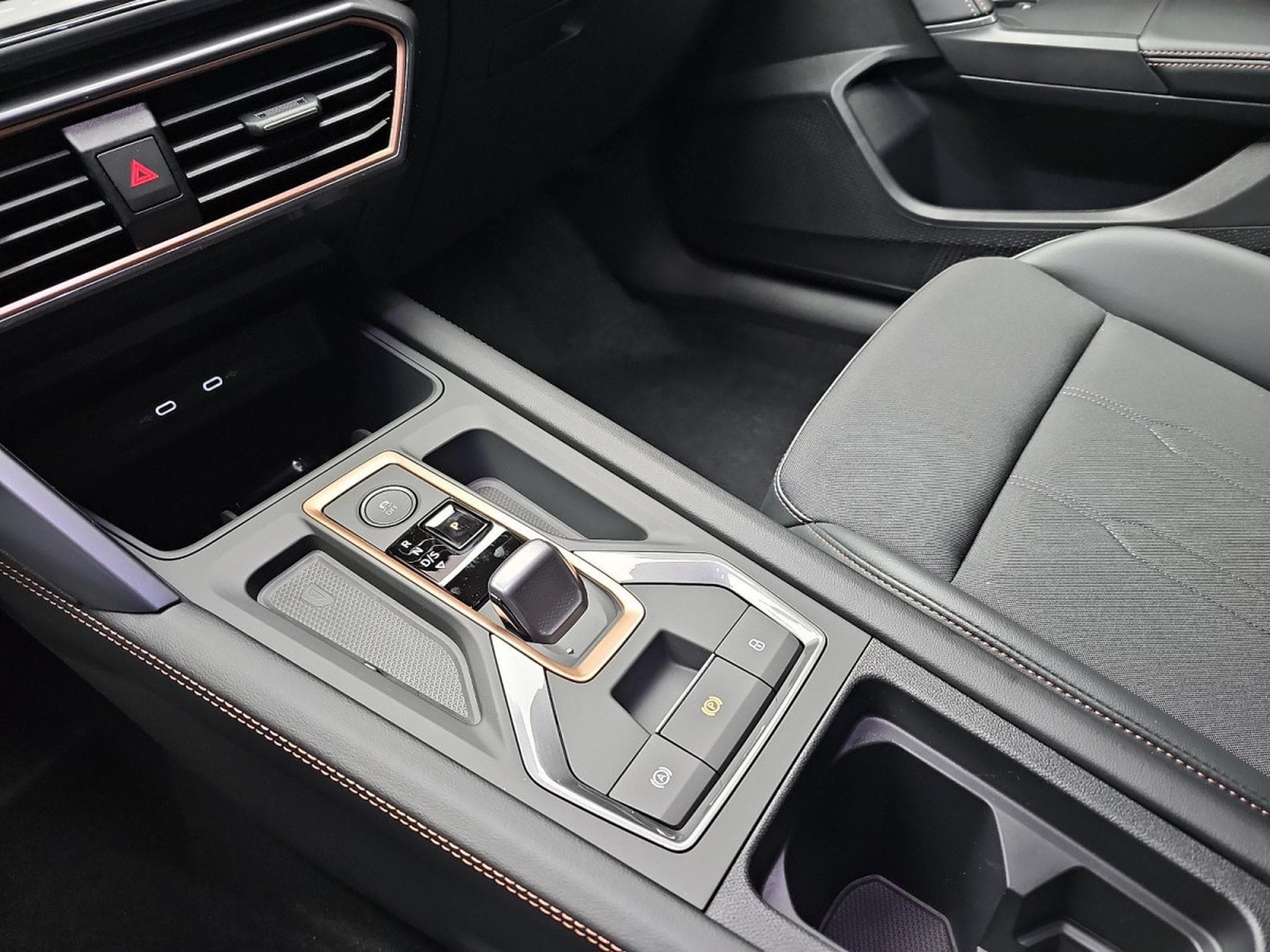 Cupra Leon 1.5 eTSi DSG 150 (2025) - Photo 12