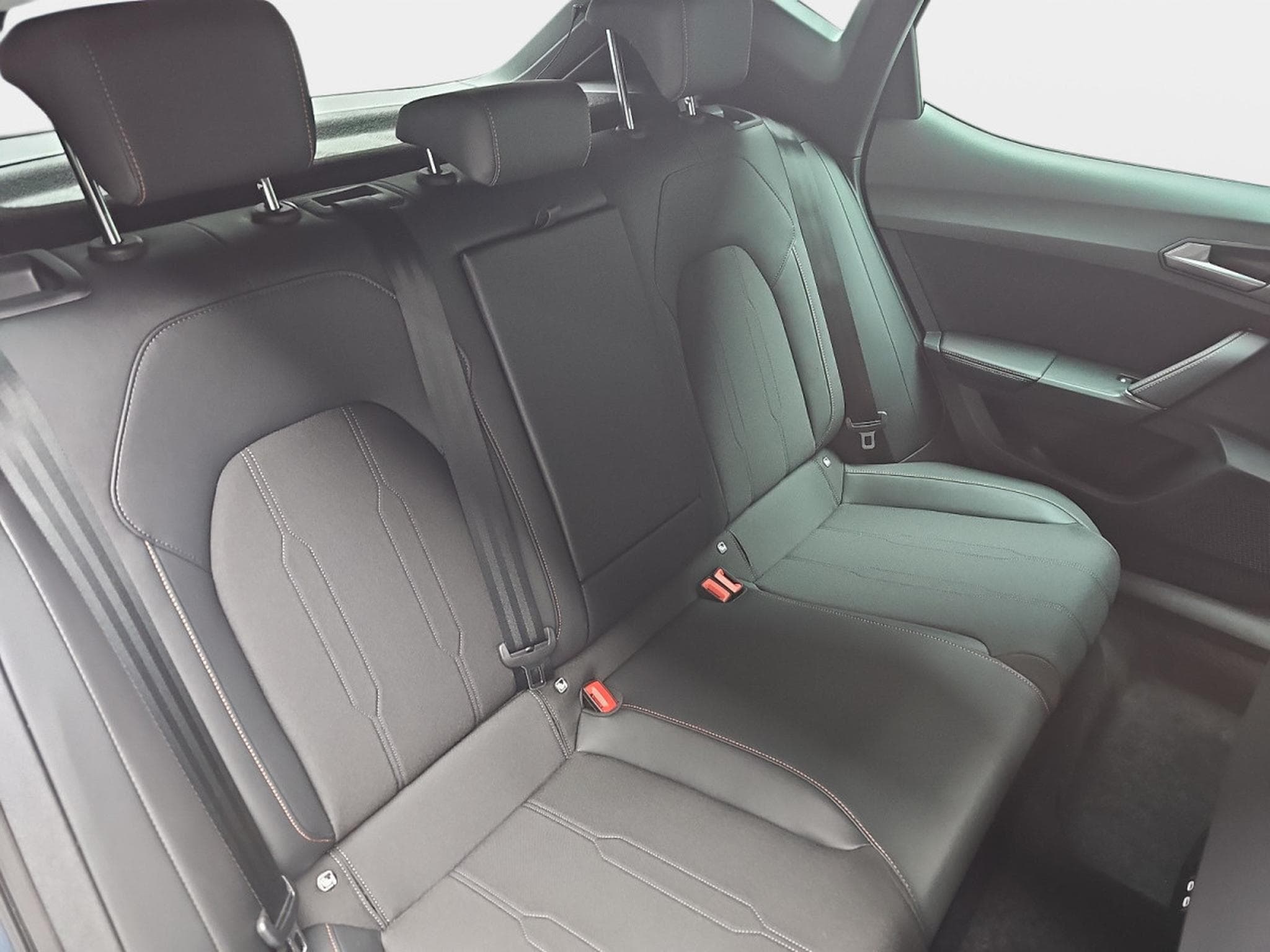 Cupra Leon 1.5 eTSi DSG 150 Kombi (2026) - Photo 16