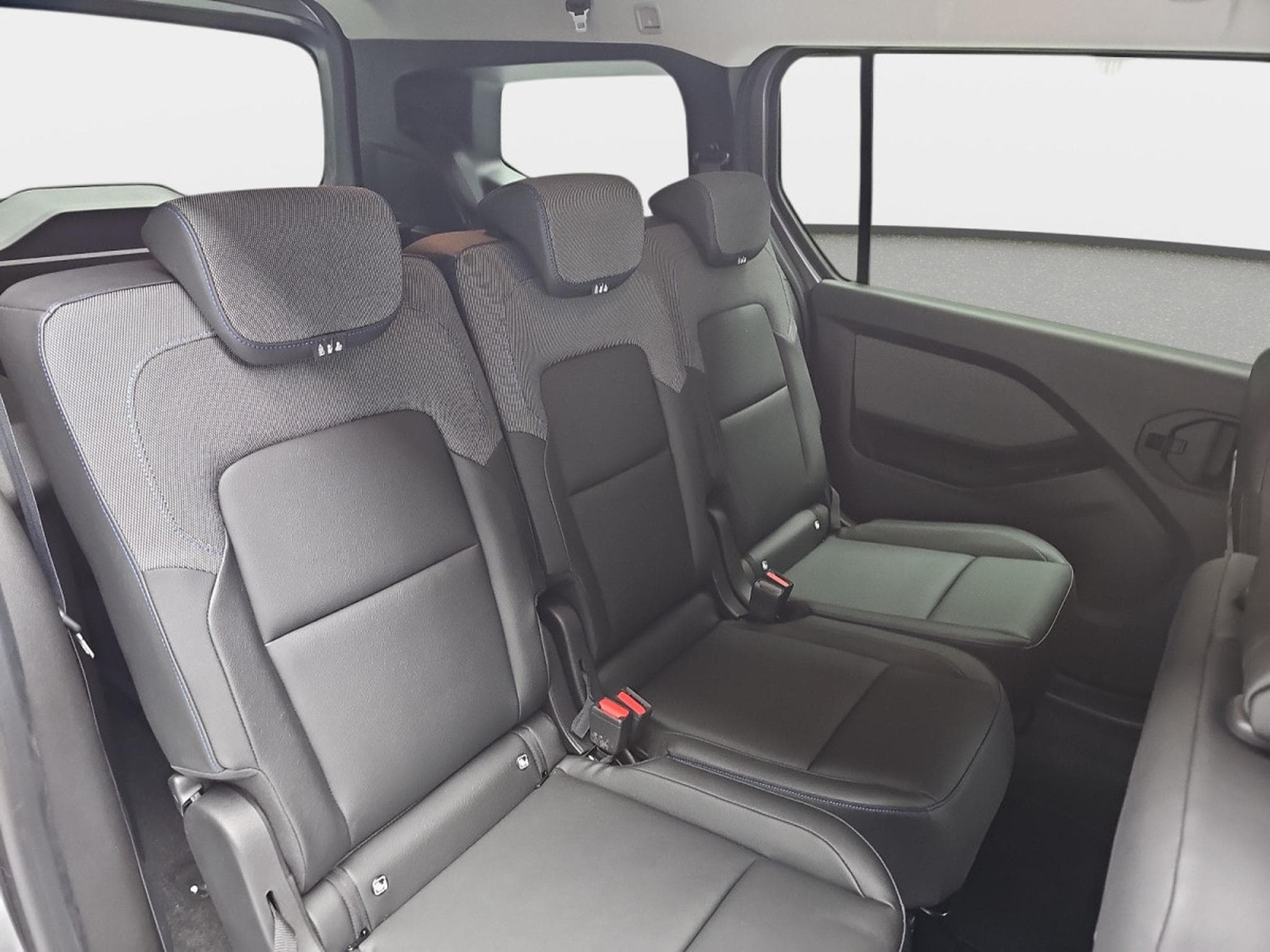 Nissan Townstar 1.2 DIG-T 130 L2 Tekna 7 places (2026) - Photo 15