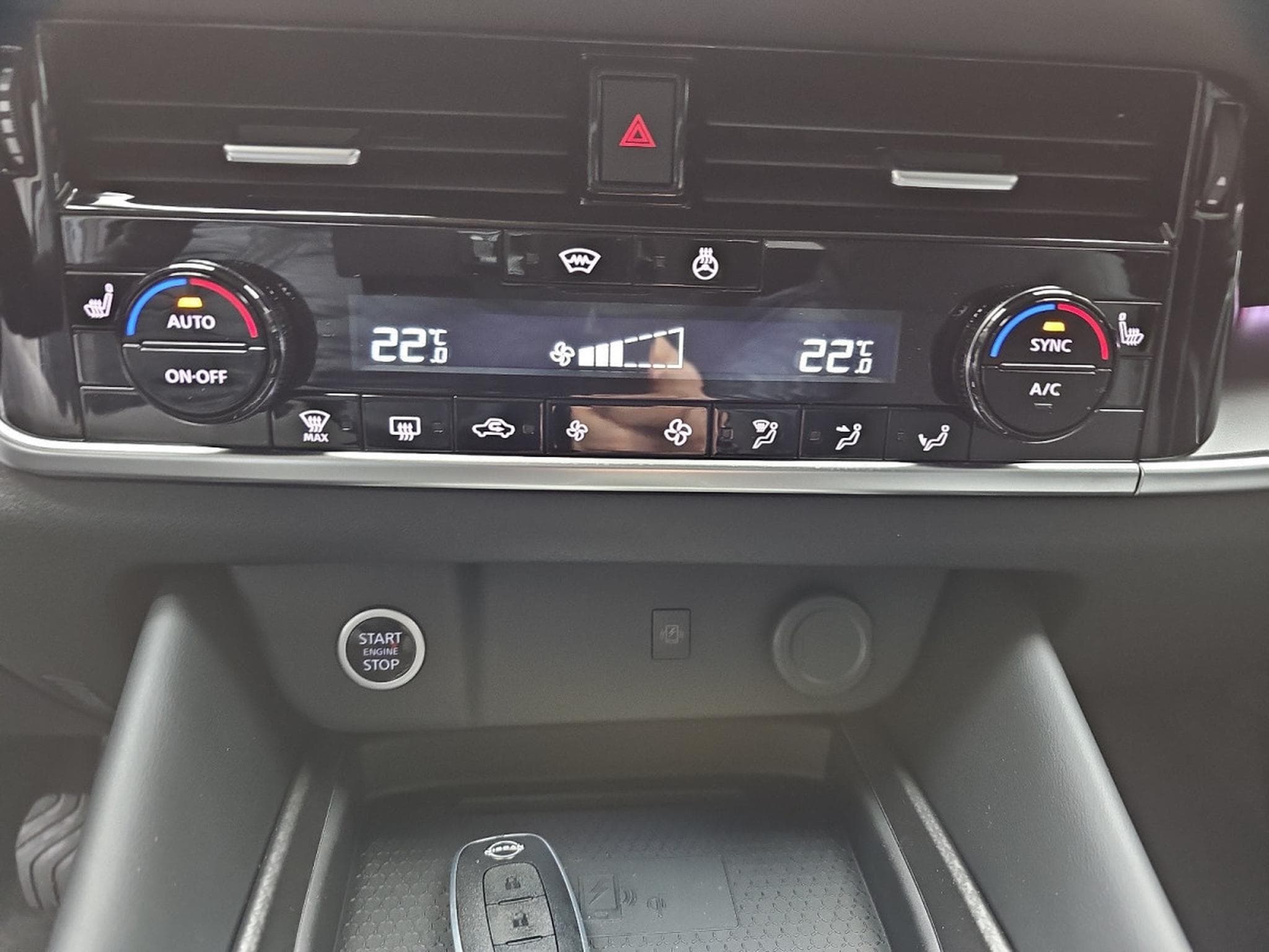 Nissan Qashqai 1.3 DIG-T MHEV 158 X-tronic N-Connecta (2026) - Photo 9